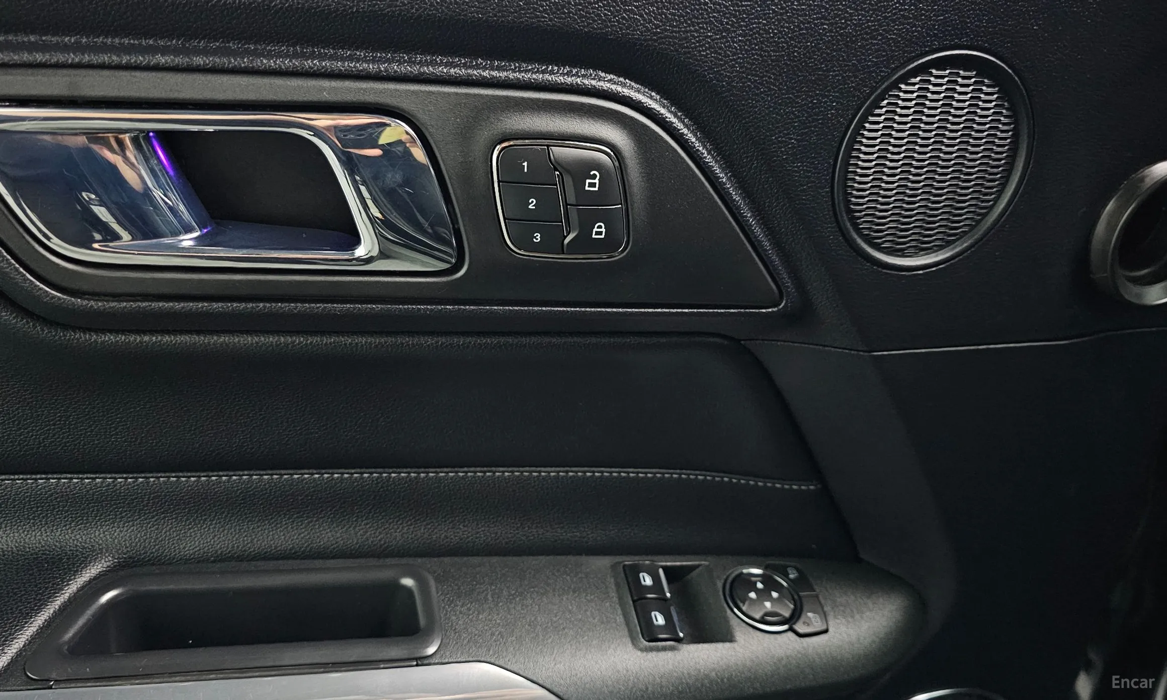 Ford Mustang превью 18