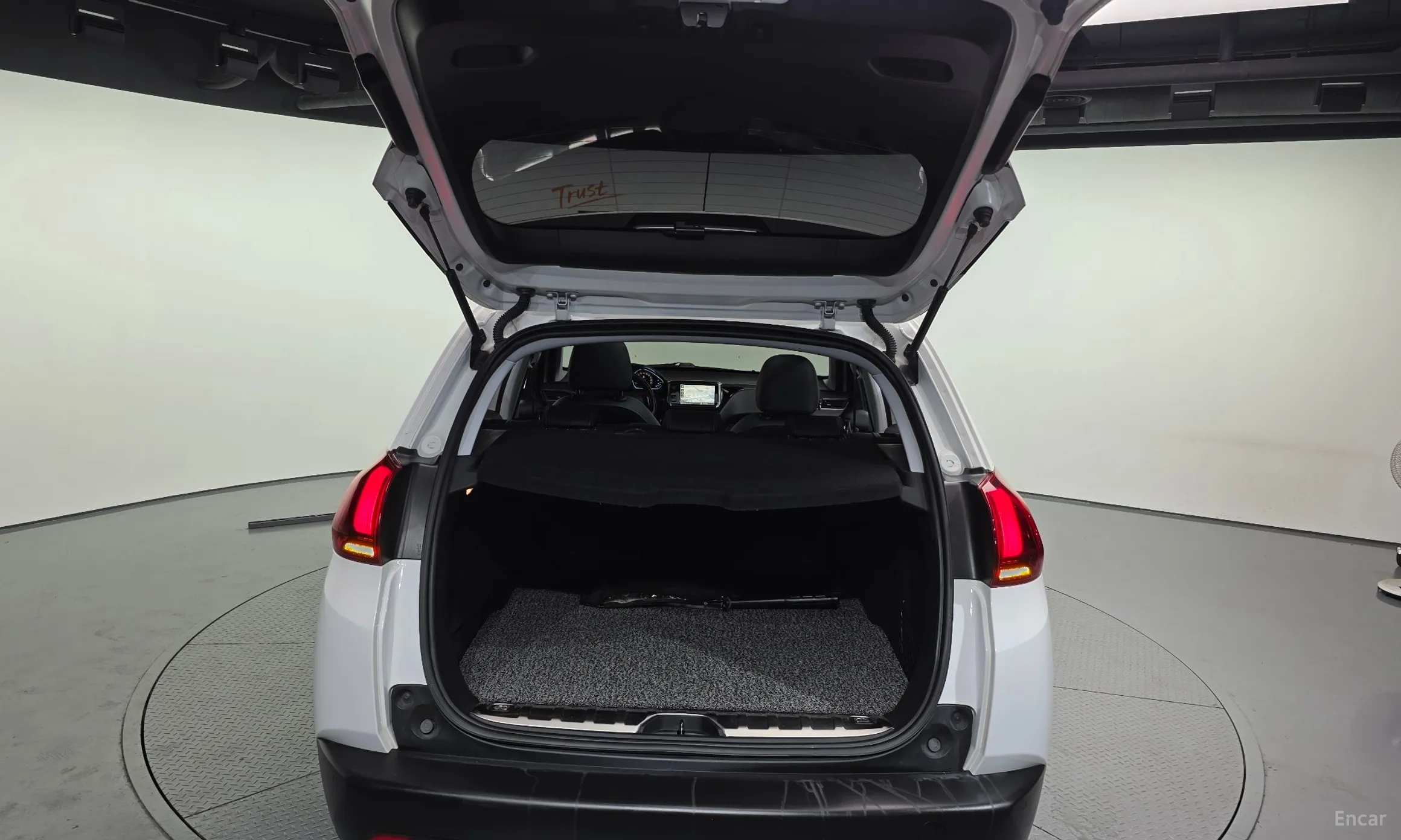 Peugeot 2008. превью 20