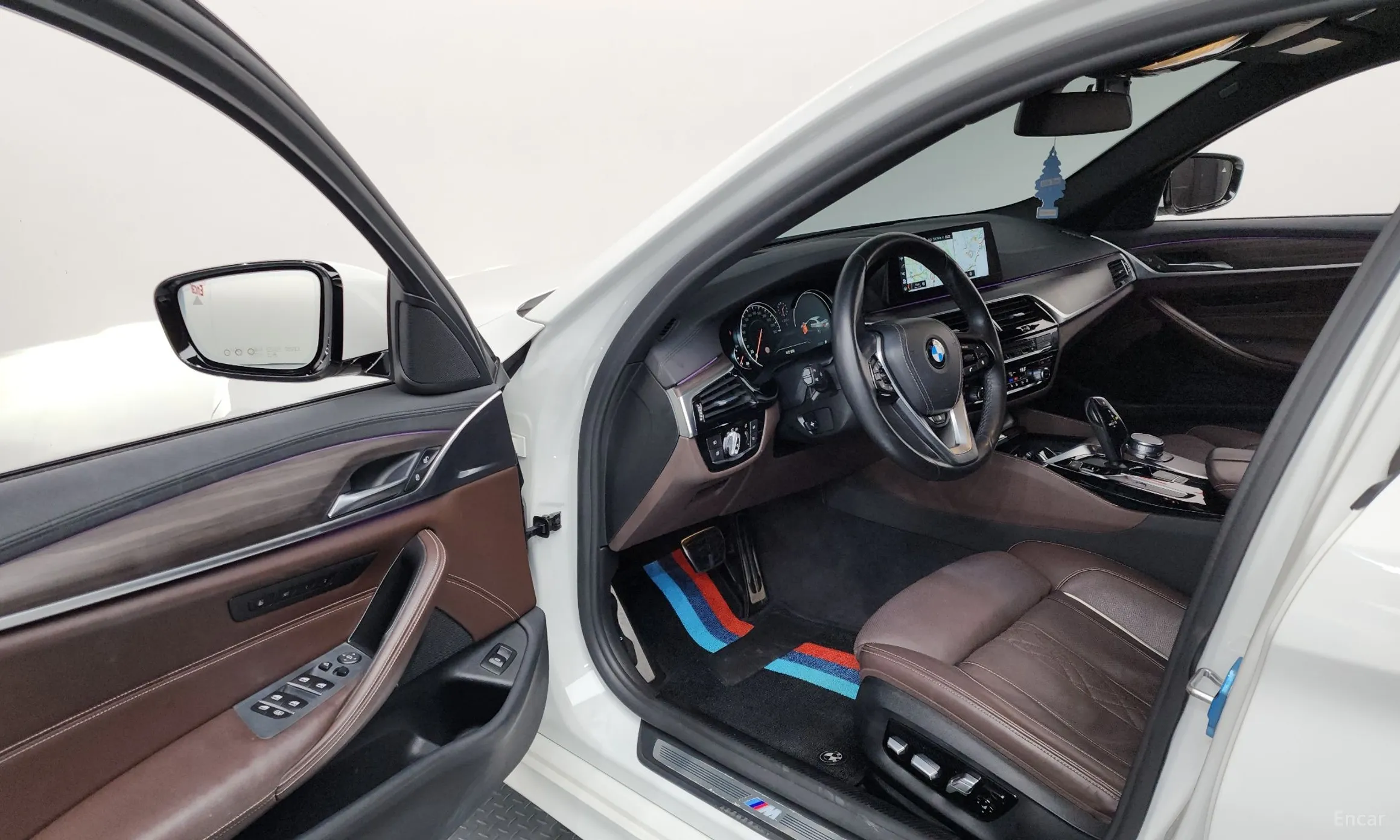 BMW 5 Series (G30) превью 10