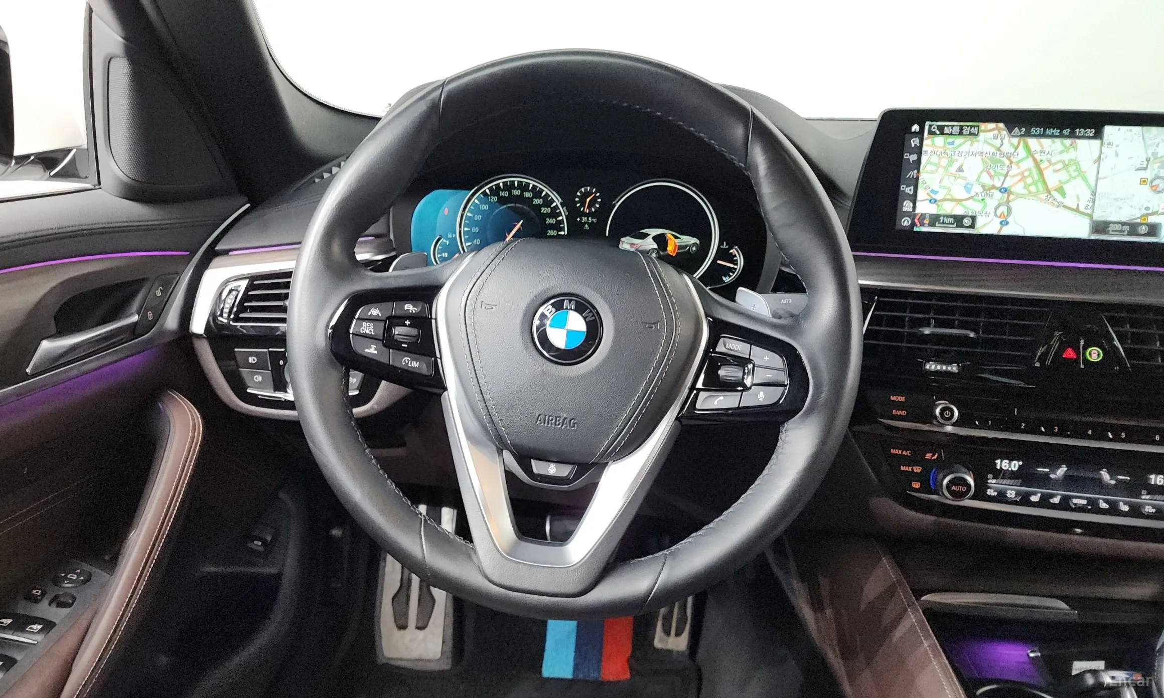 BMW 5 Series (G30) превью 13
