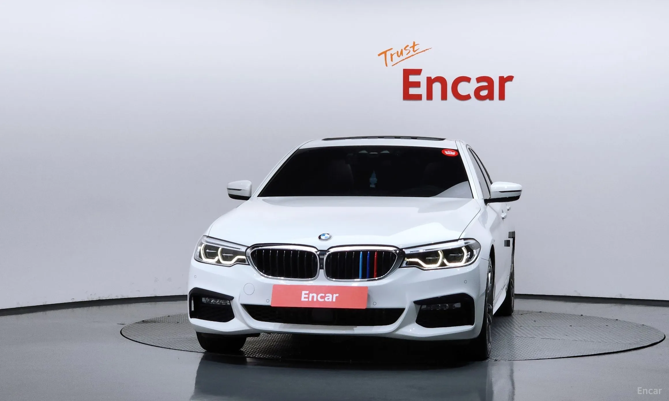 BMW 5 Series (G30) превью 3