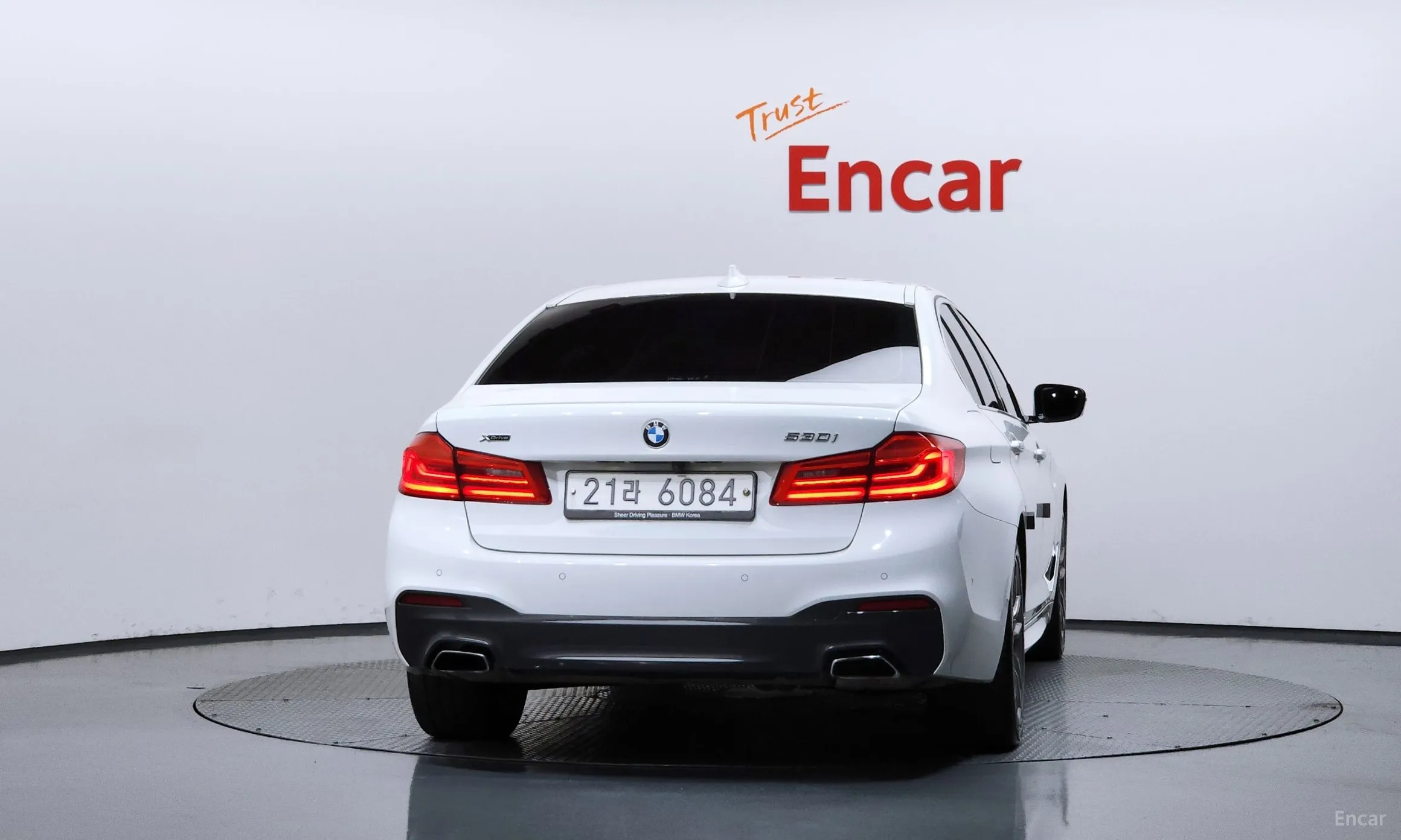 BMW 5 Series (G30) превью 4