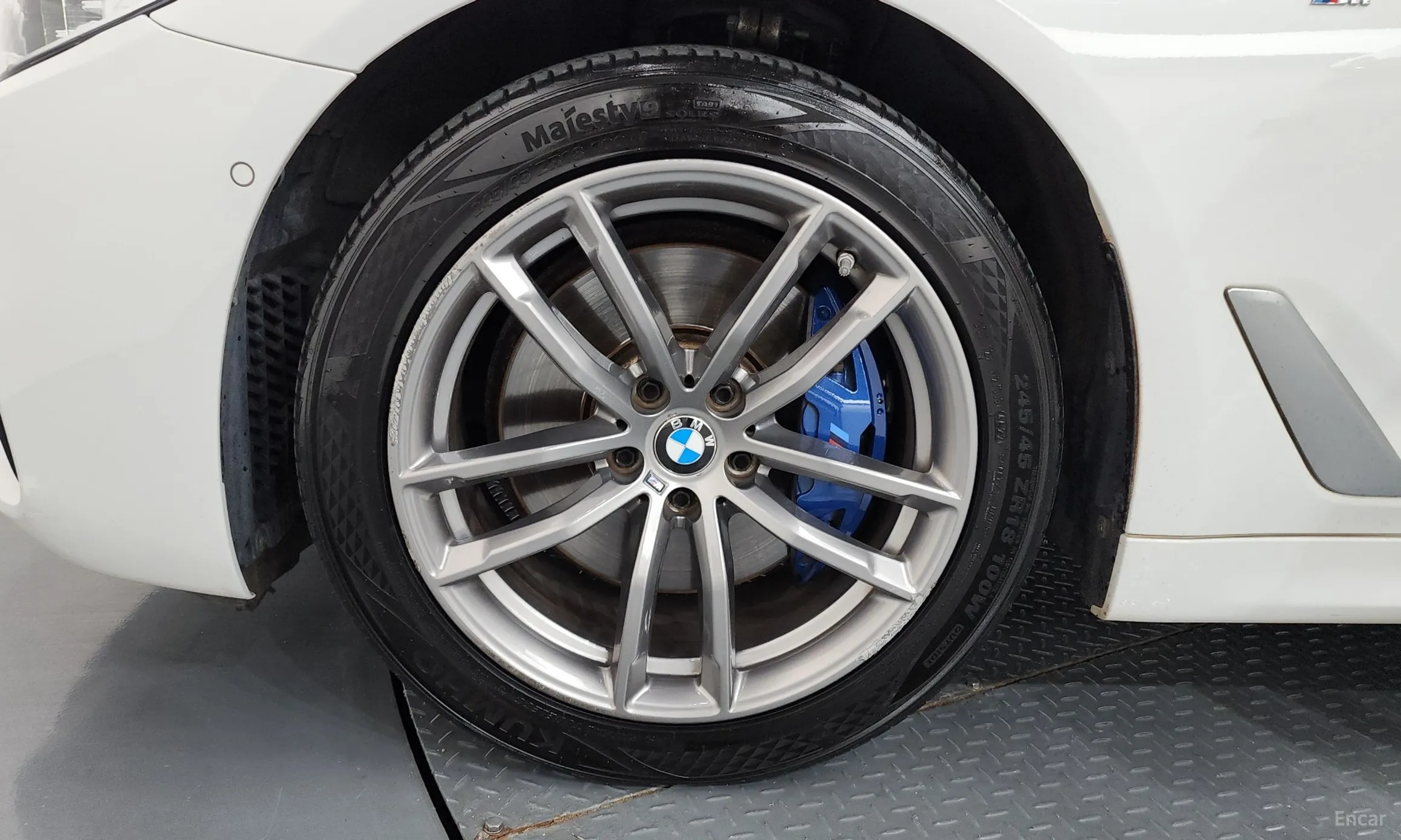 BMW 5 Series (G30) превью 5