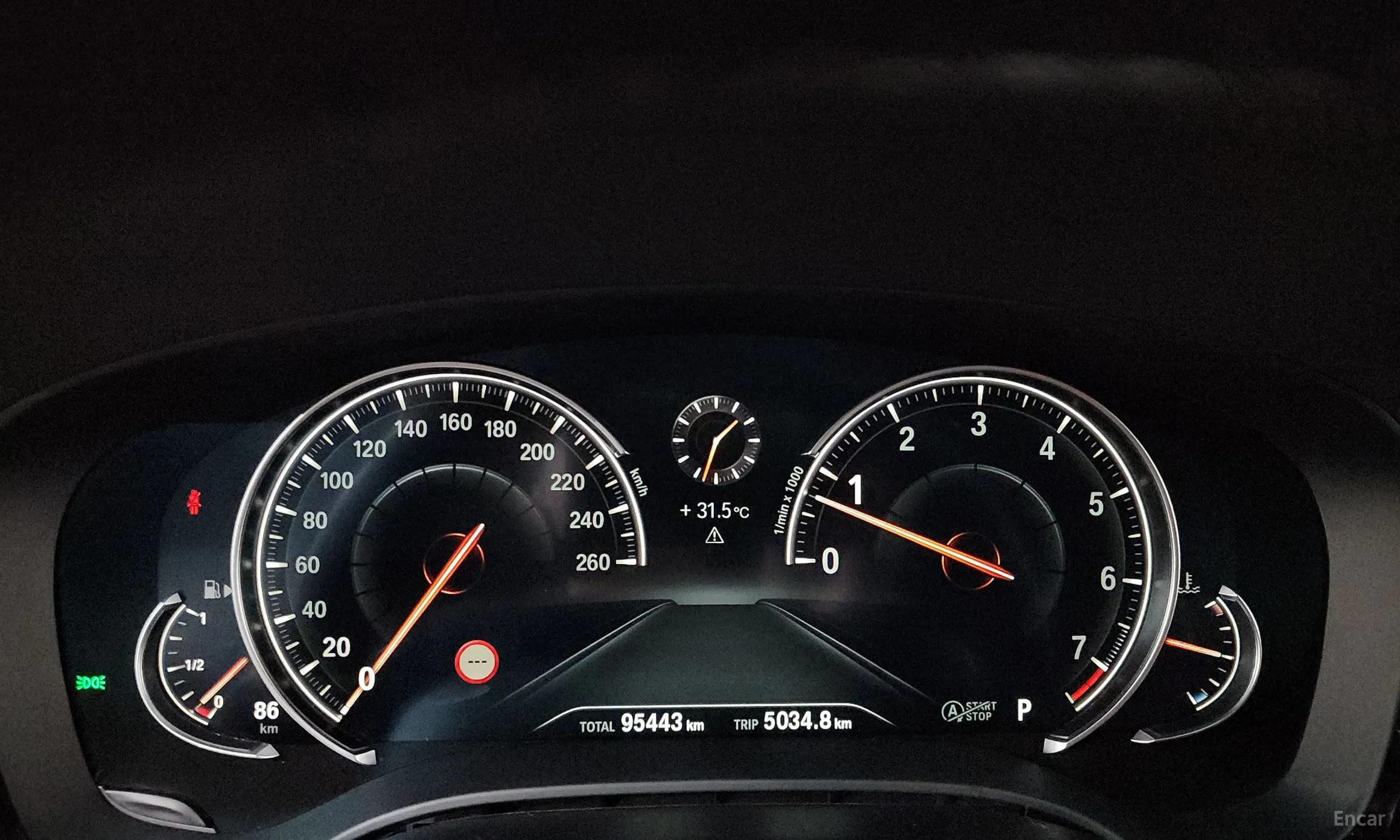 BMW 5 Series (G30) превью 8