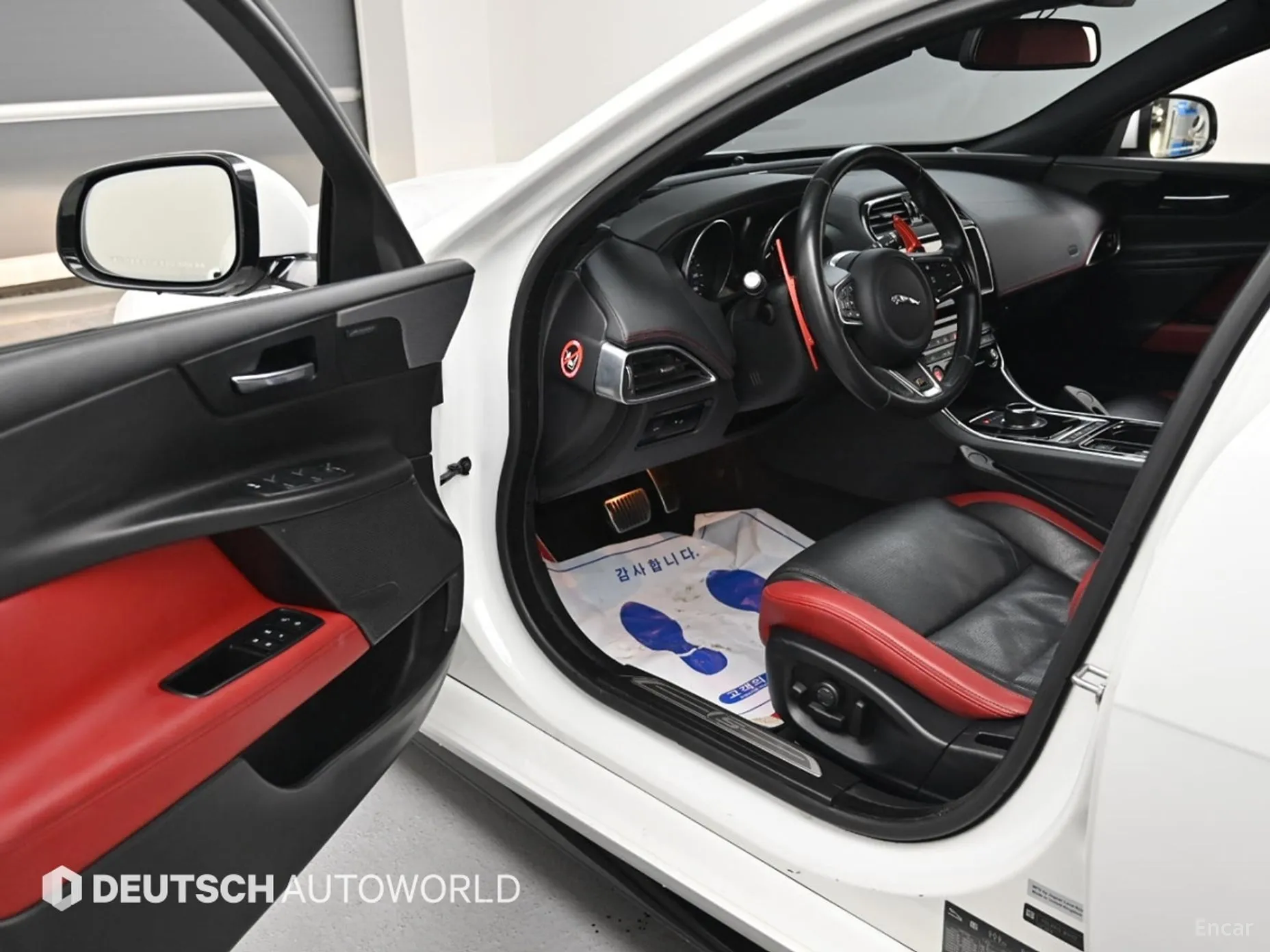 Jaguar XE превью 11