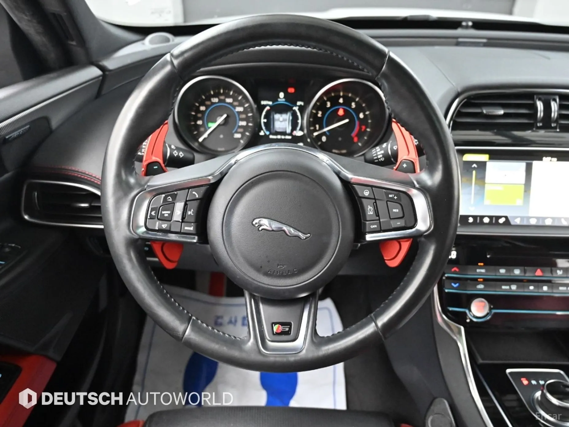 Jaguar XE превью 13