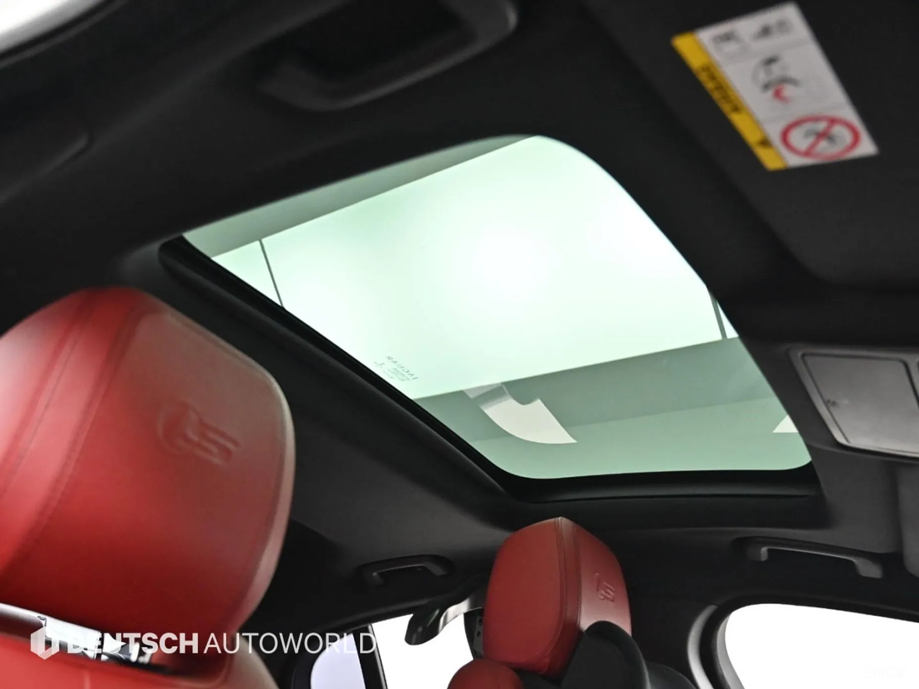 Jaguar XE превью 18