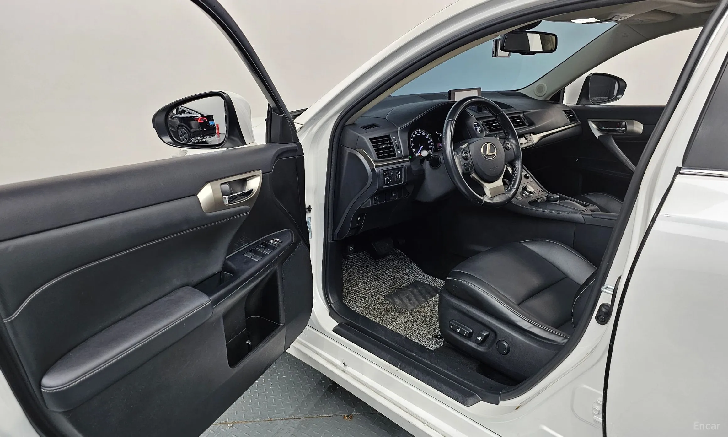 Lexus CT200h превью 10