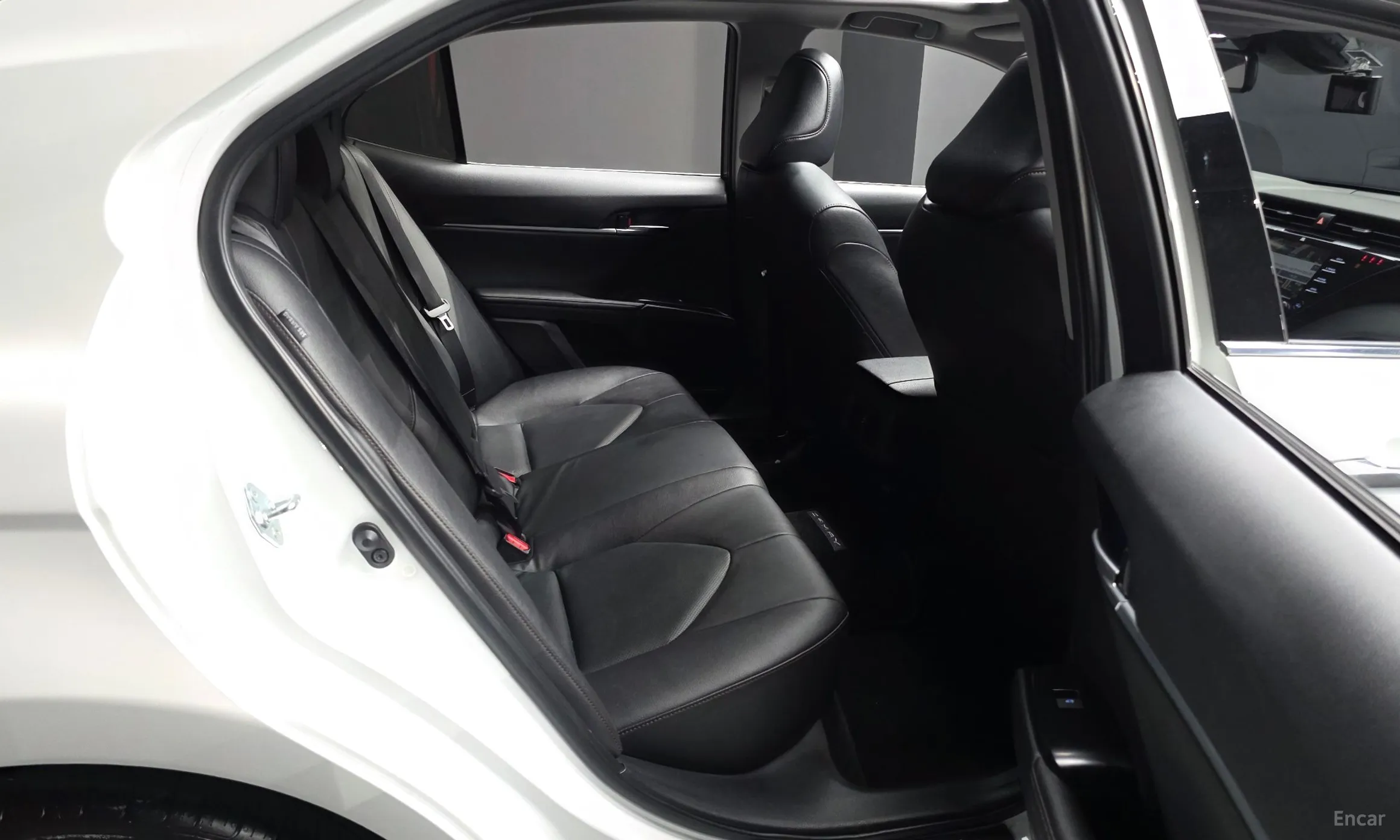 Toyota Camry (XV70) превью 12