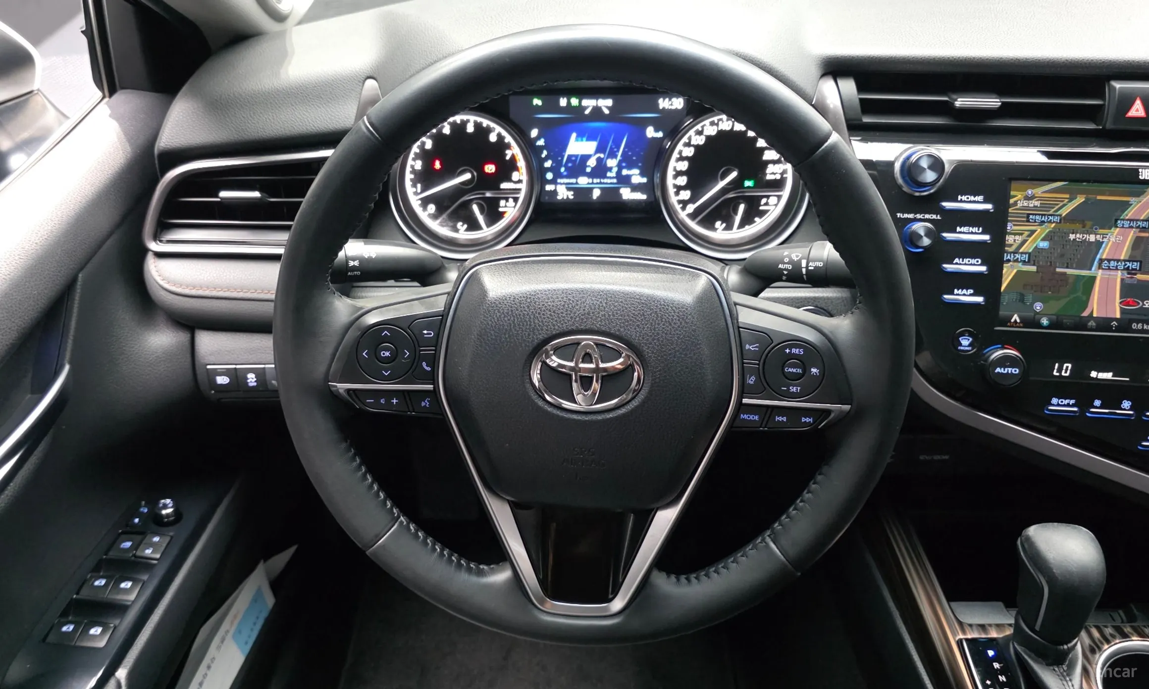 Toyota Camry (XV70) превью 13