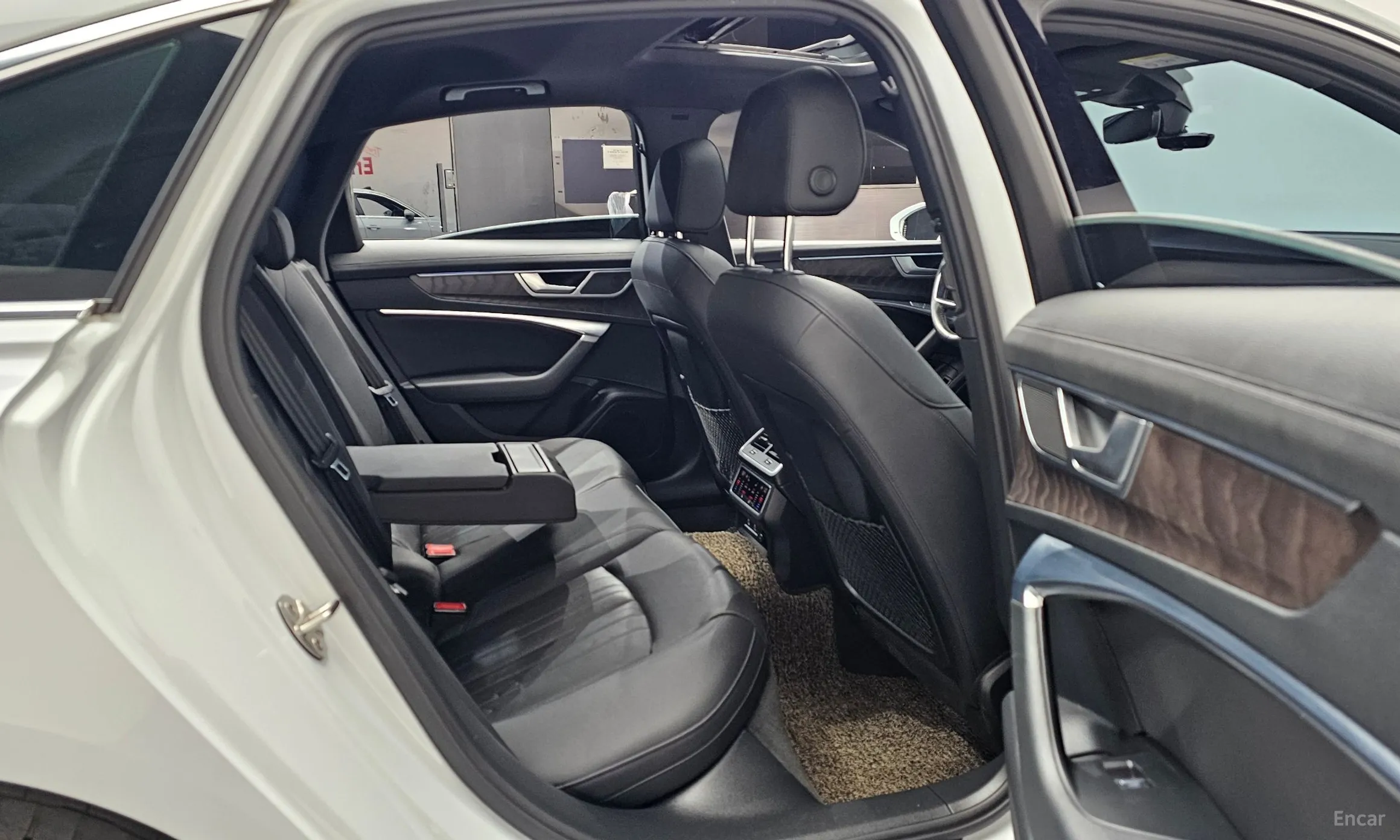 Audi A6 (C8) превью 11