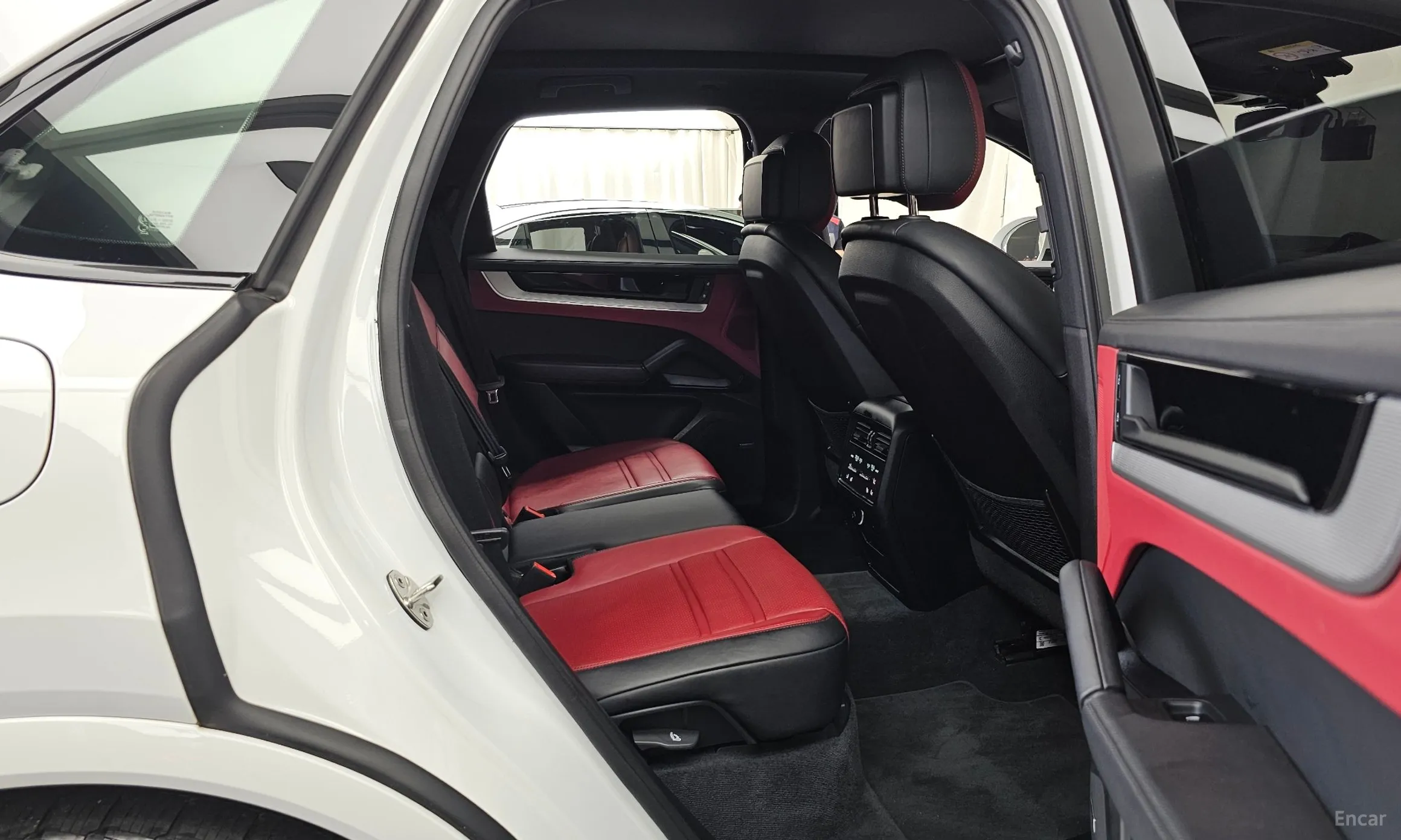 Porsche Cayenne (PO536) превью 12