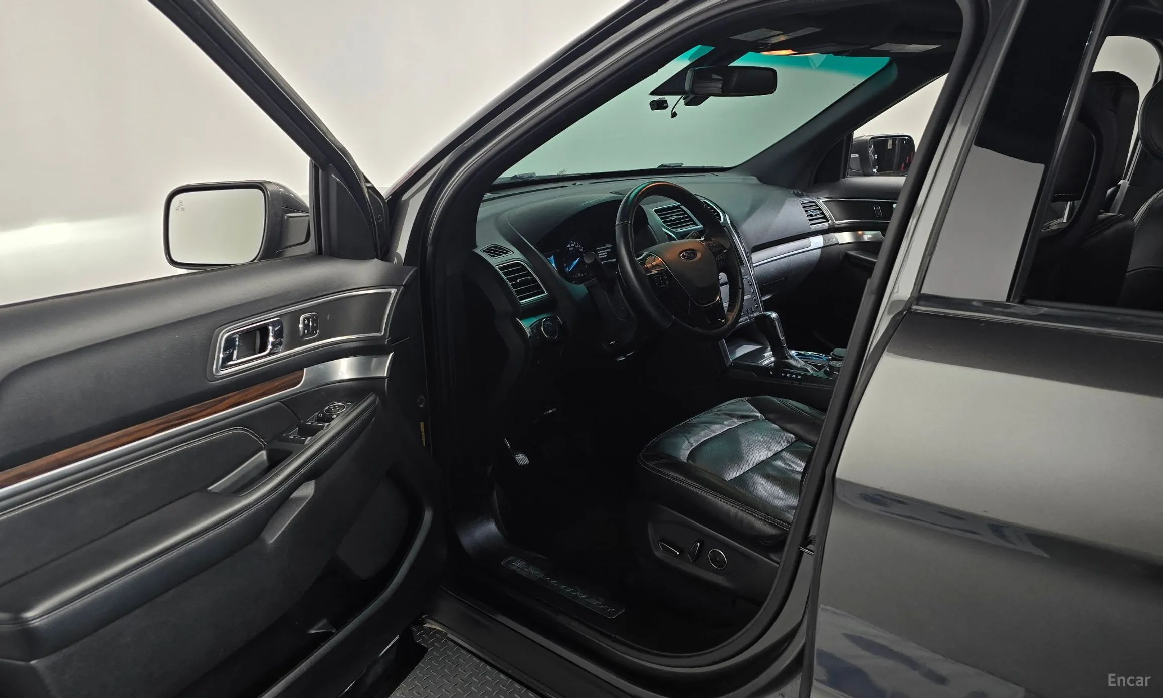 Ford Explorer превью 10