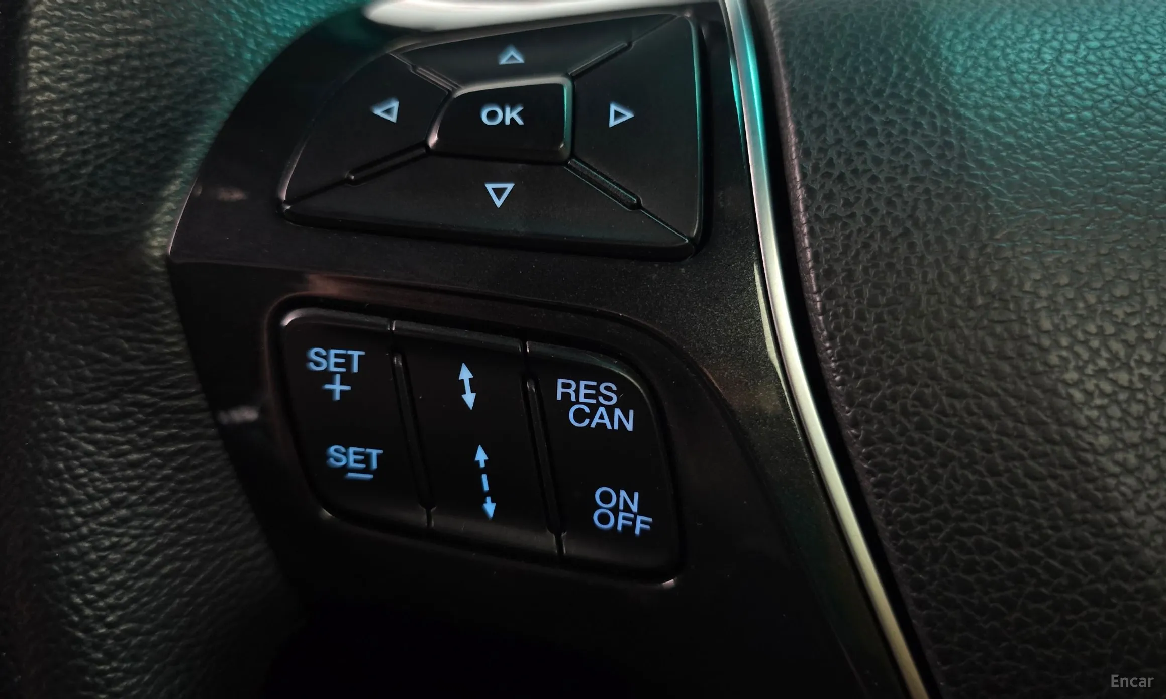 Ford Explorer превью 15