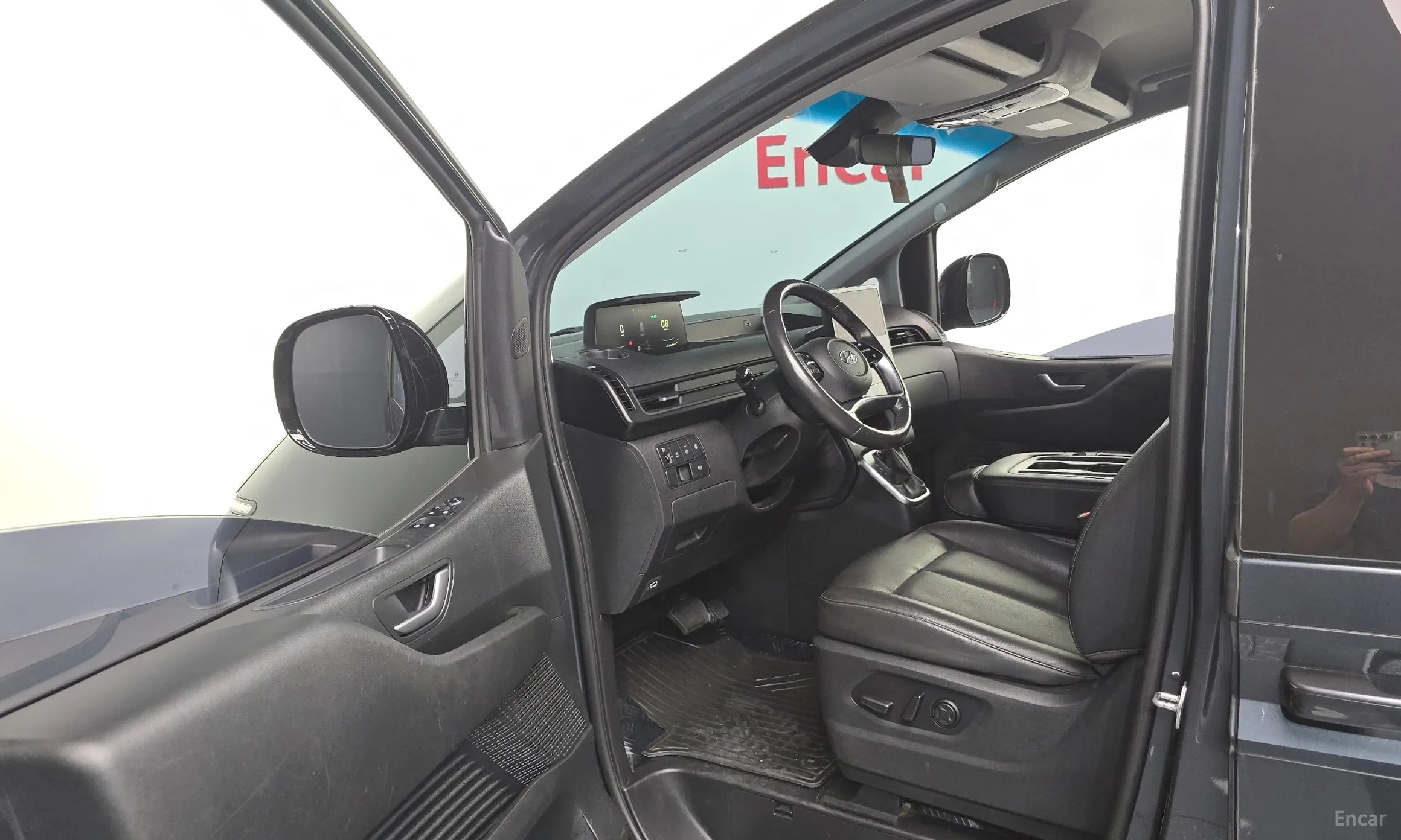 Hyundai Staria превью 10
