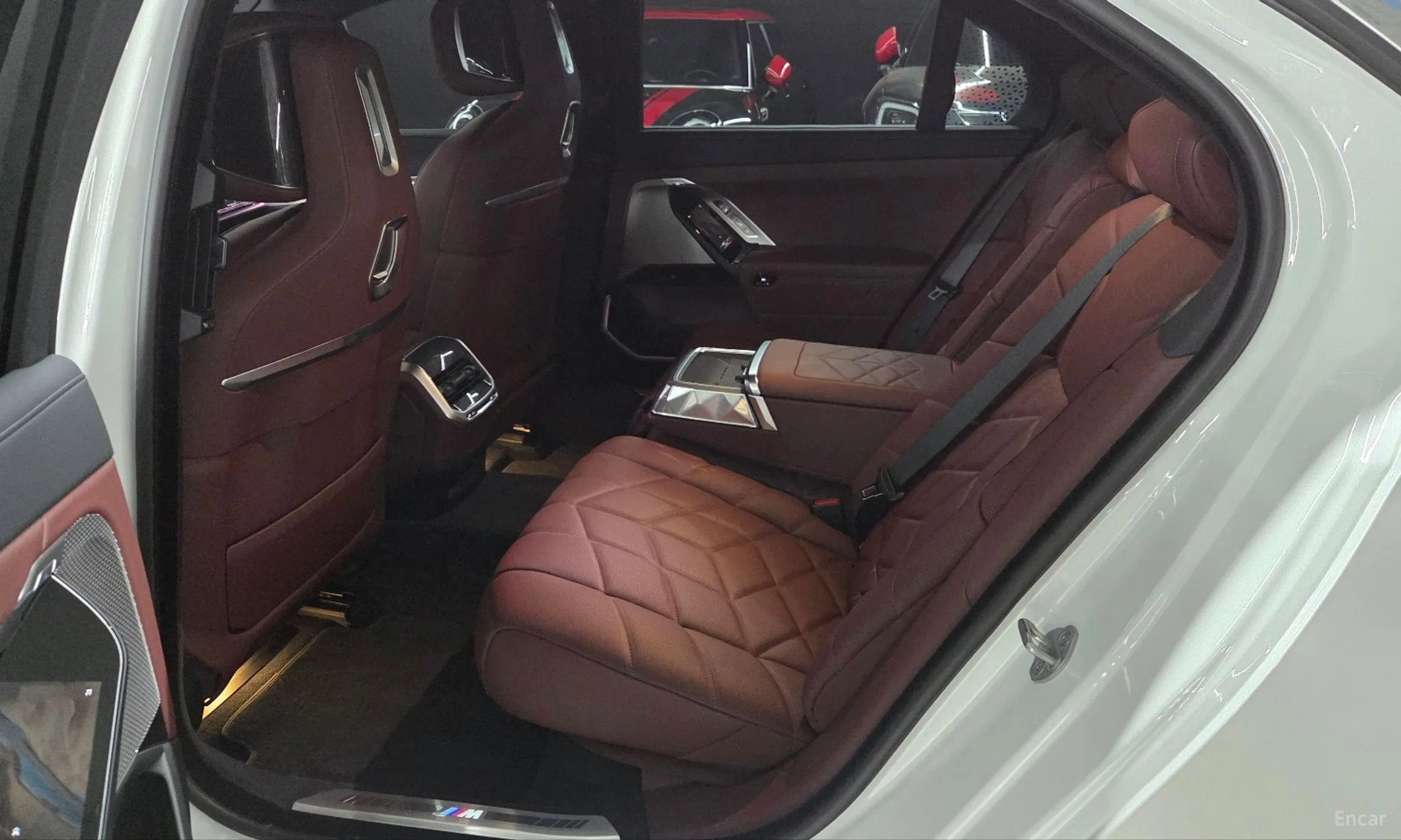 BMW 7 Series (G70) превью 11