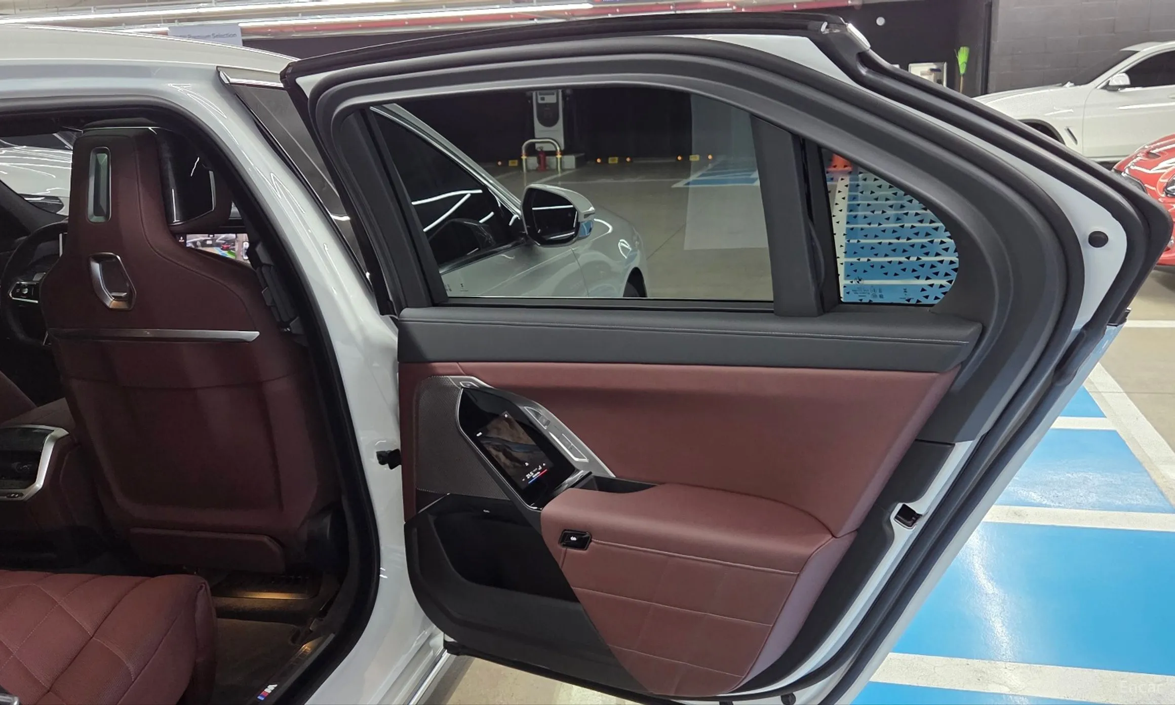 BMW 7 Series (G70) превью 20