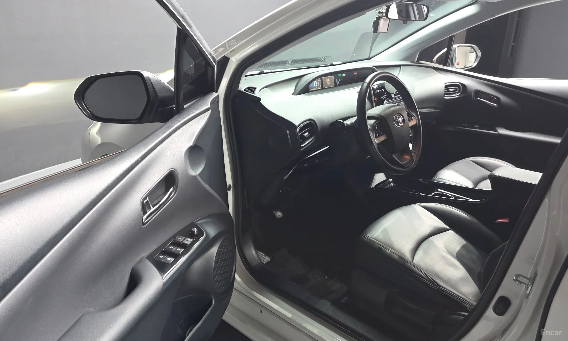Toyota Prius 4th Generation превью 10