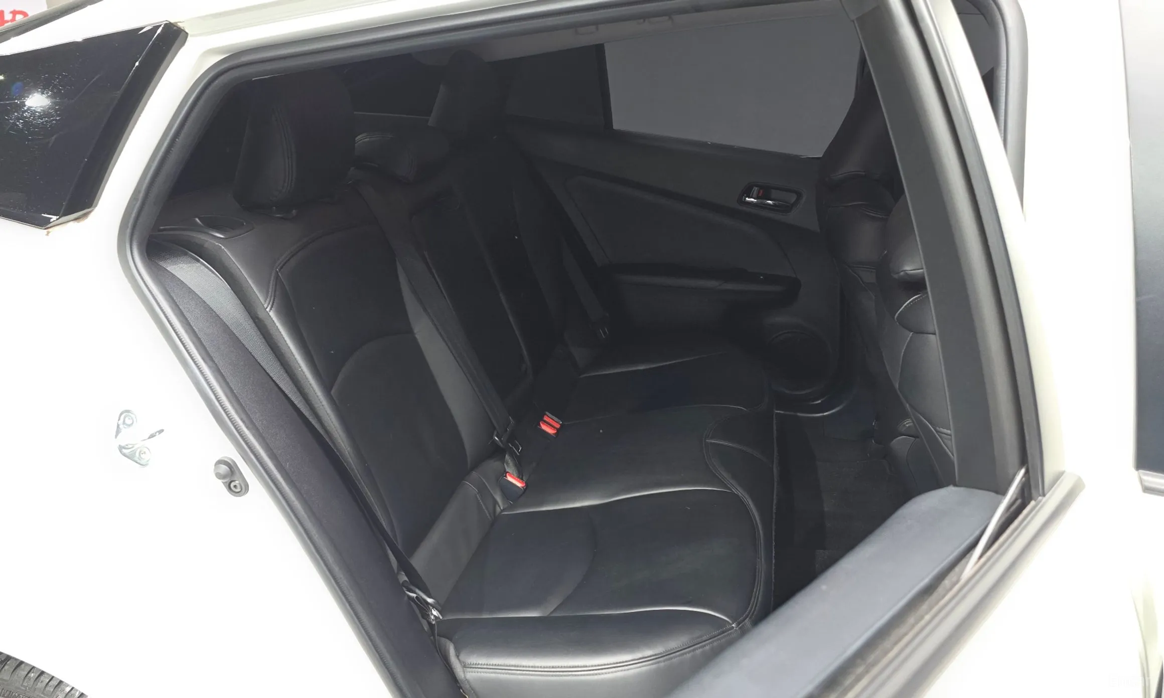 Toyota Prius 4th Generation превью 11