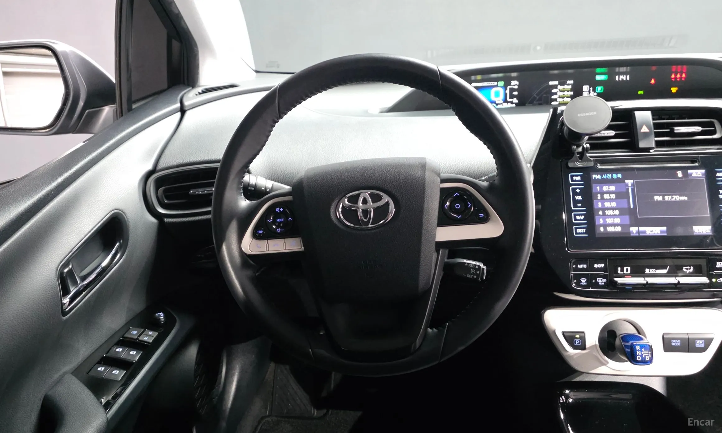 Toyota Prius 4th Generation превью 12