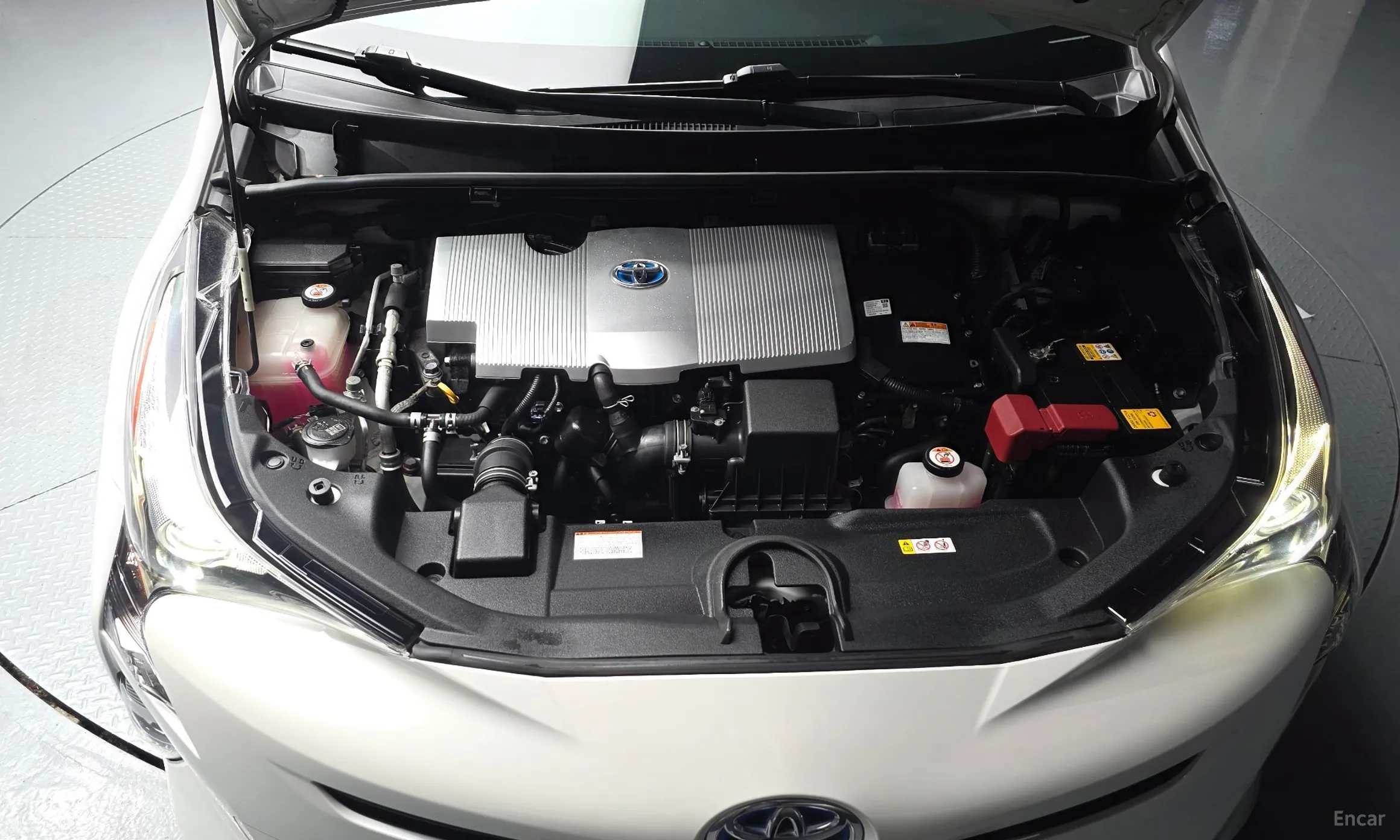 Toyota Prius 4th Generation превью 6