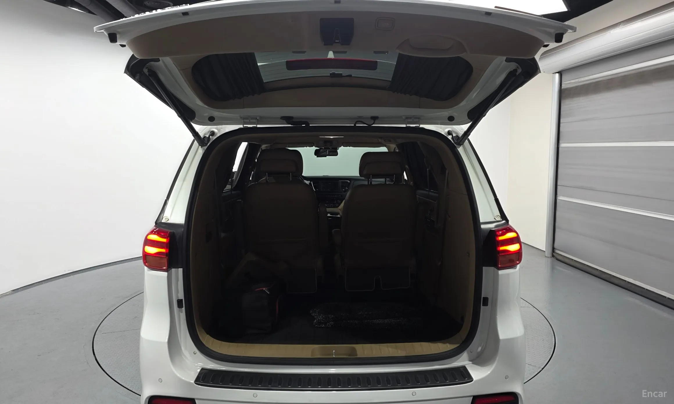 Kia Carnival превью 20