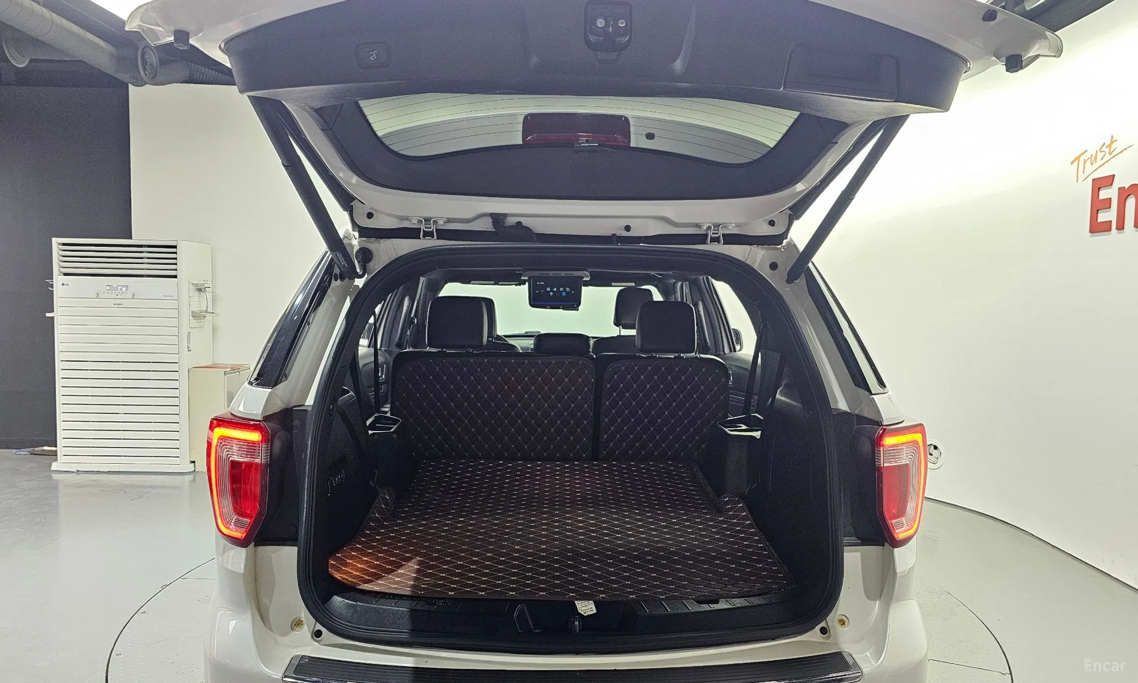 Ford Explorer превью 20