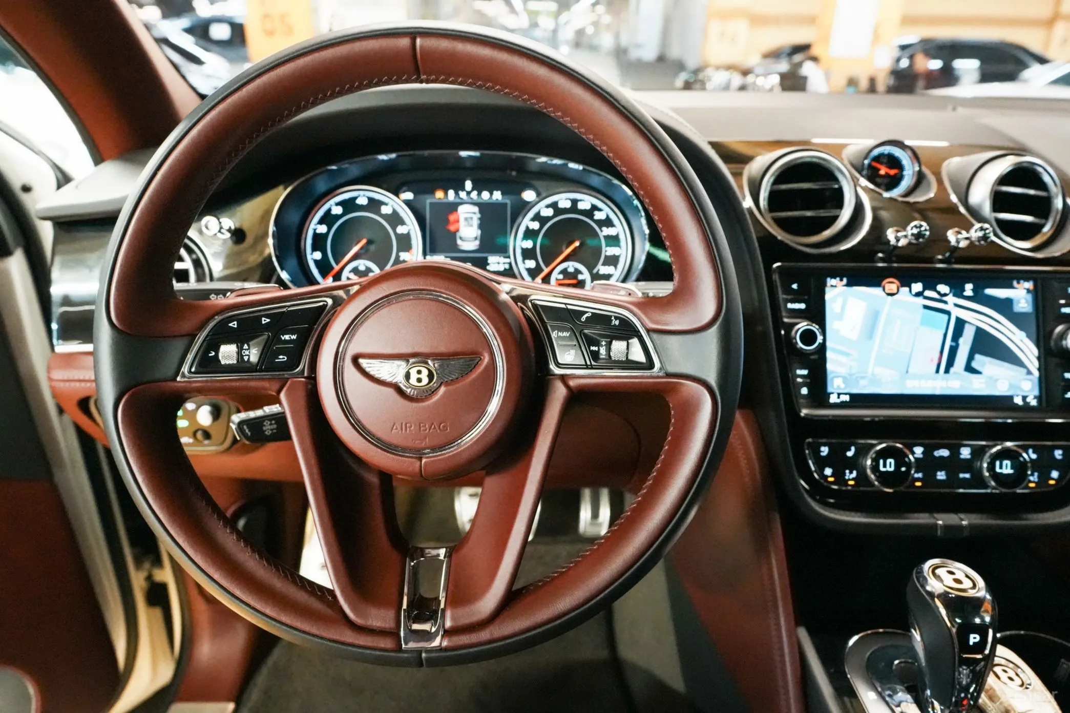 Bentley Bentayga превью 11