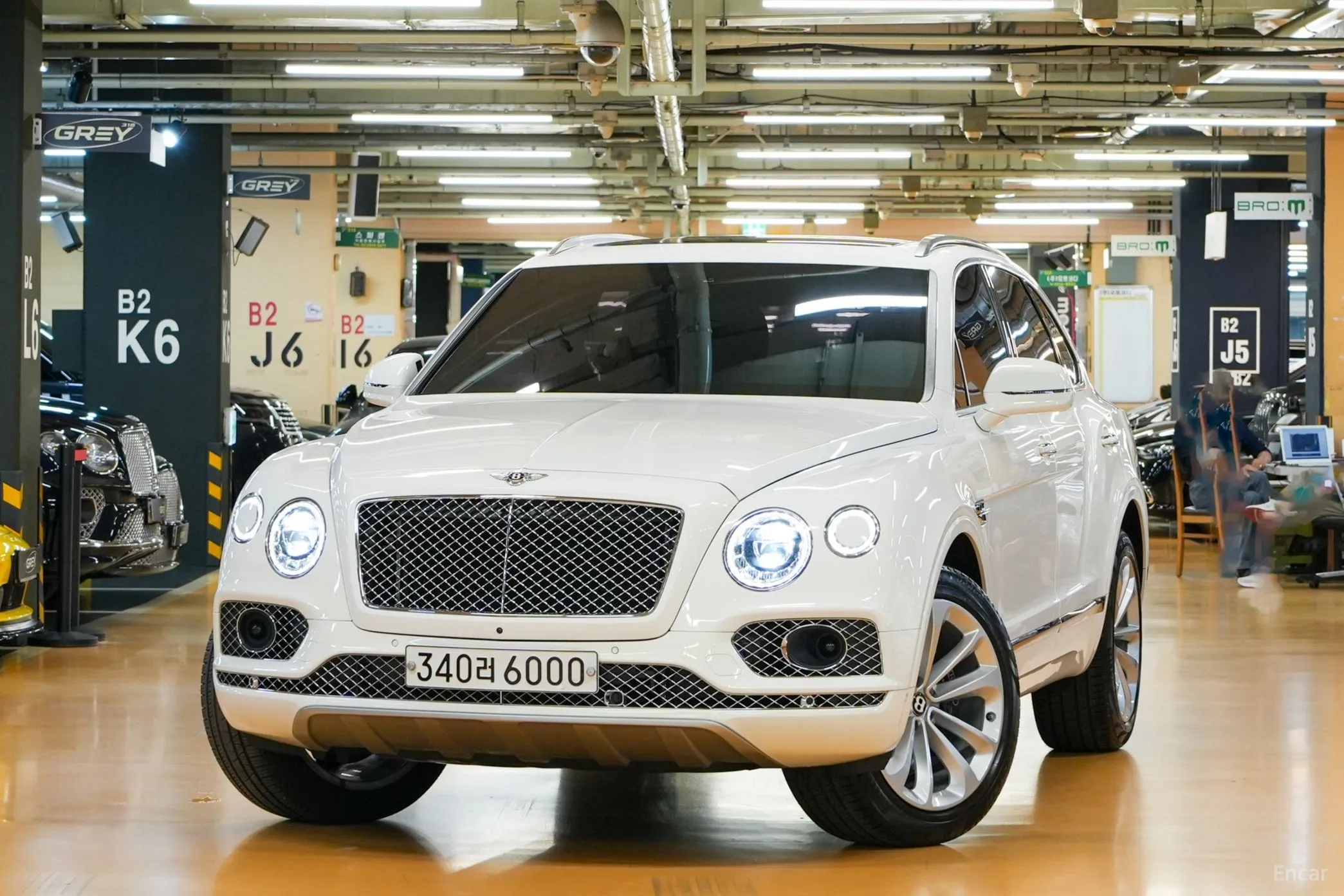 Bentley Bentayga превью 4