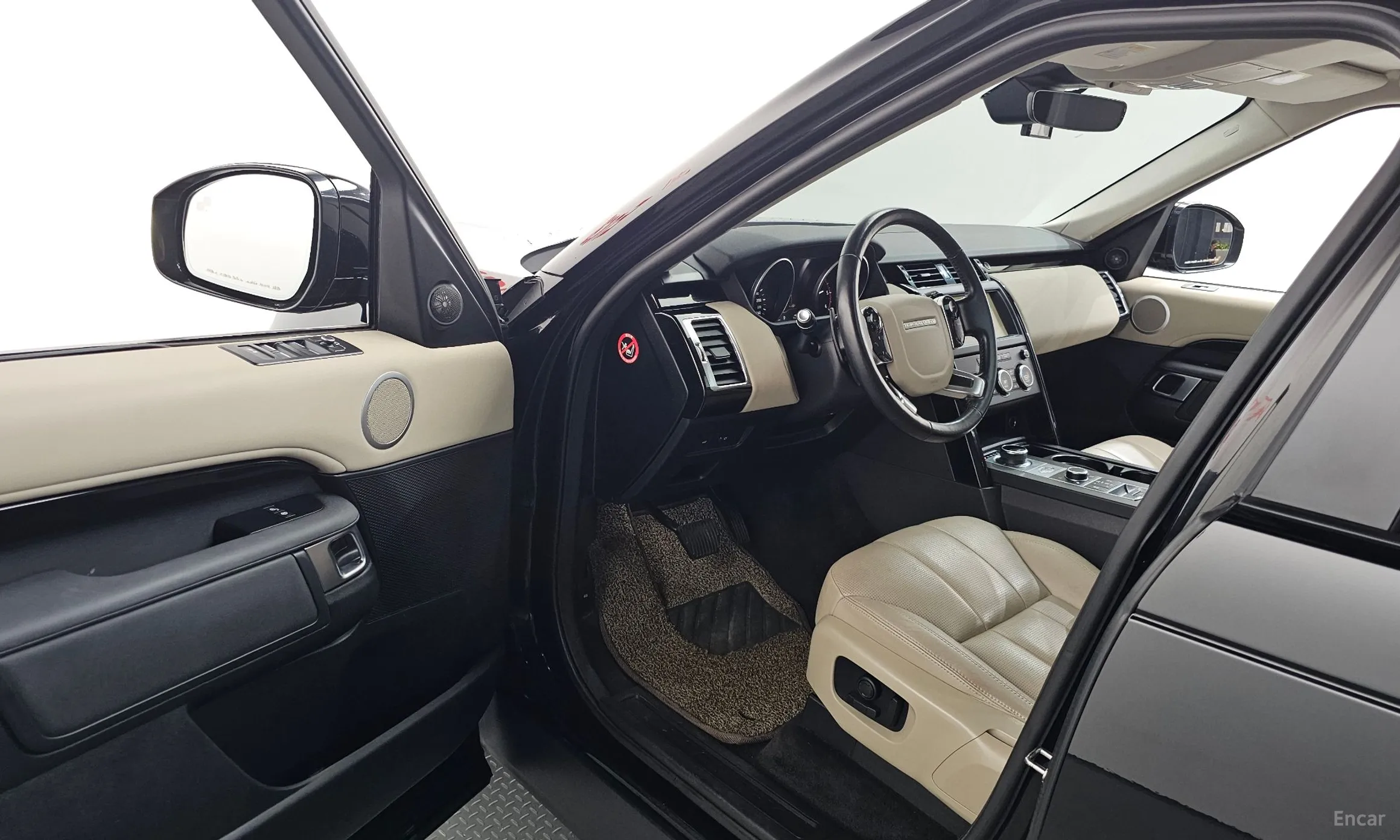 Land Rover Discovery 5 превью 10