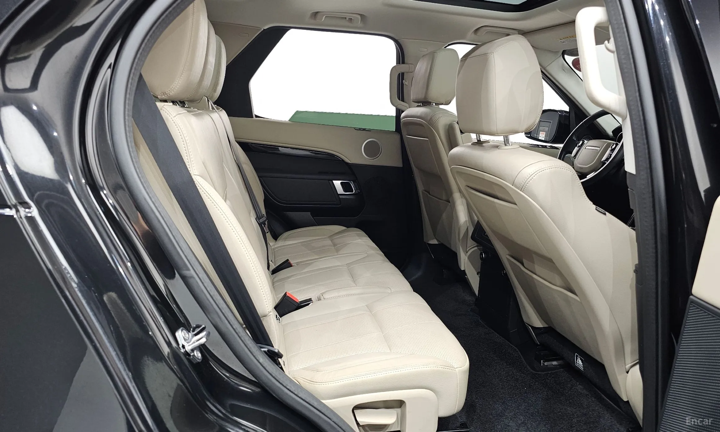 Land Rover Discovery 5 превью 11