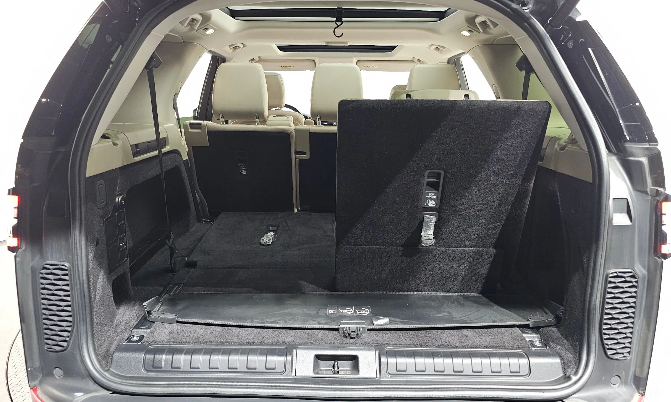 Land Rover Discovery 5 превью 19