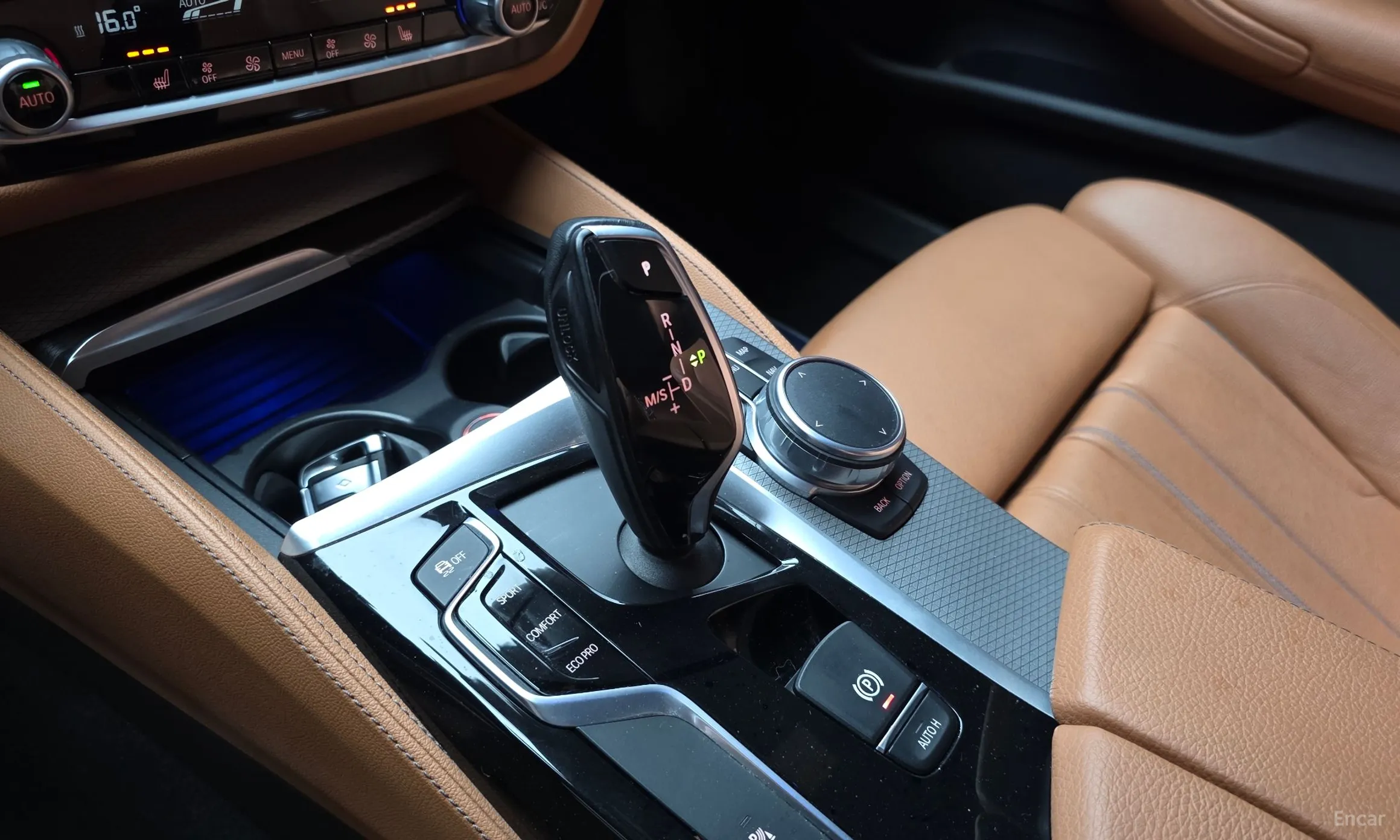 BMW 5 Series (G30) превью 9