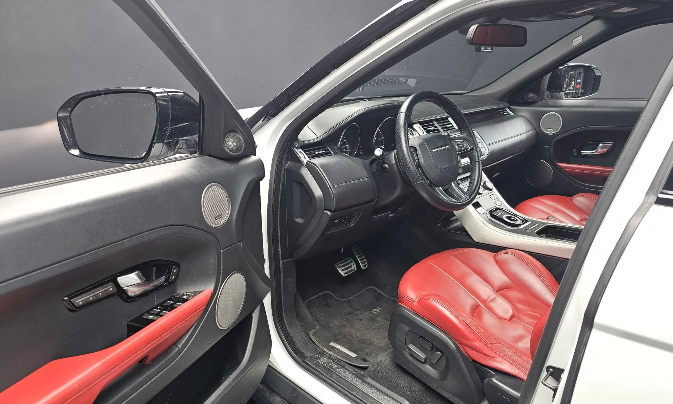 Land Rover Range Rover Evoque превью 10
