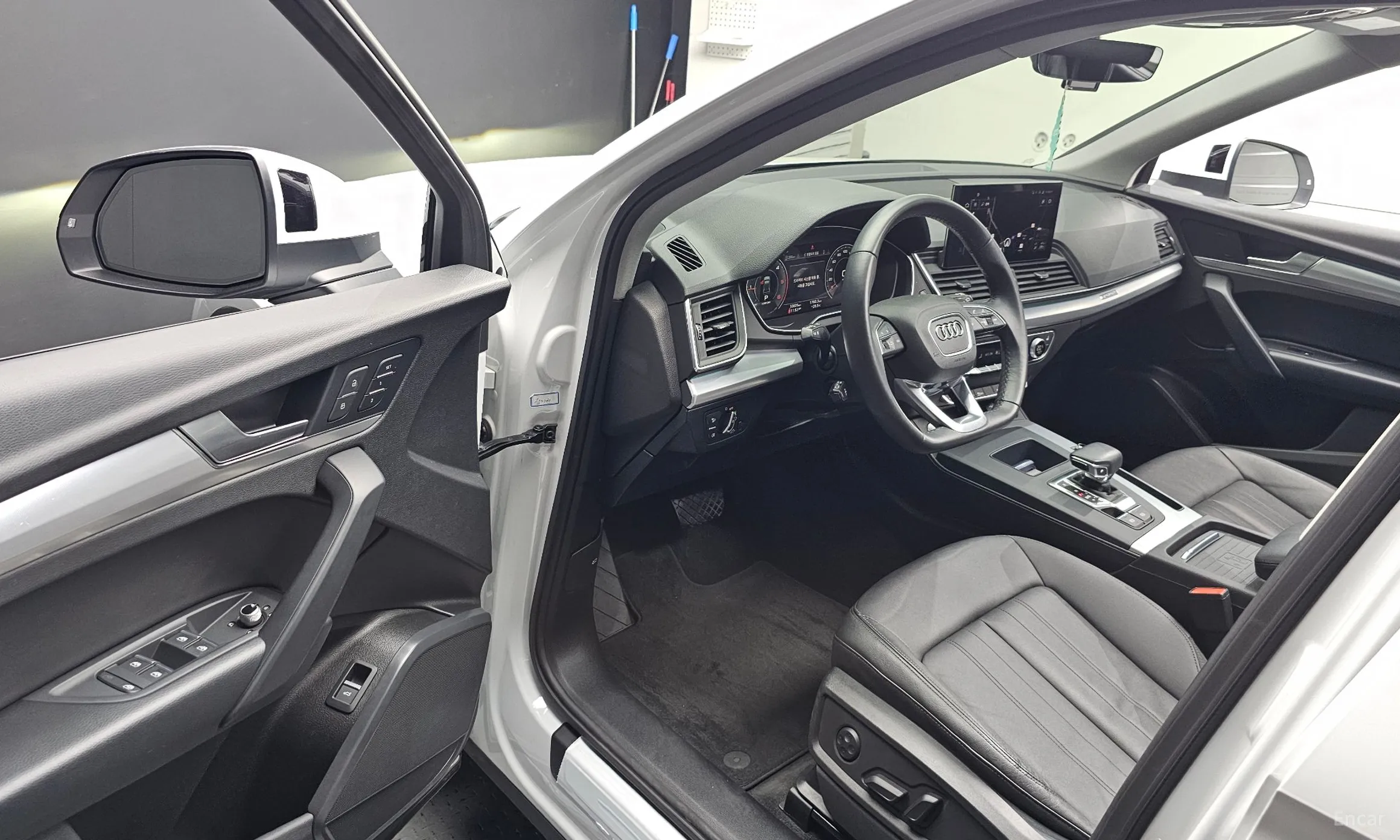 Audi Q5 (FY) превью 10