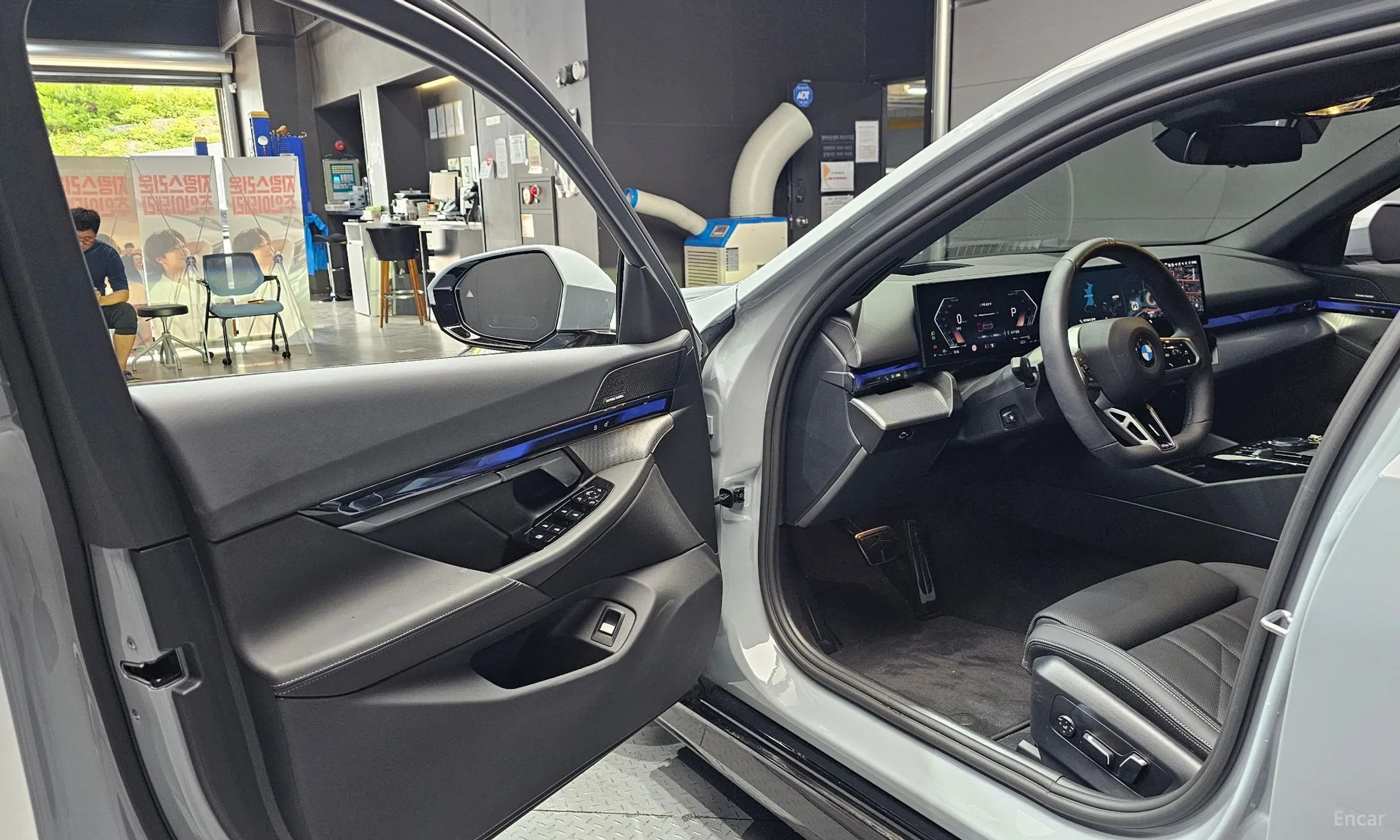 BMW 5 Series (G60) превью 10