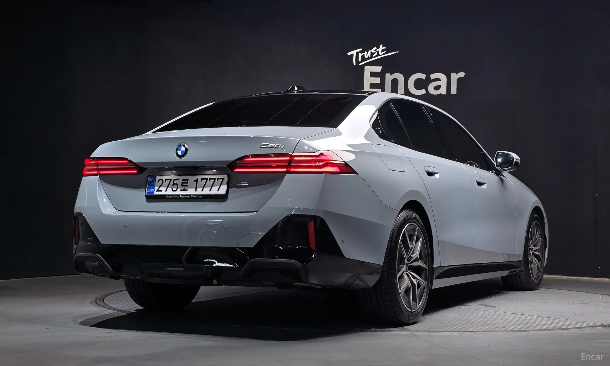 BMW 5 Series (G60) превью 2