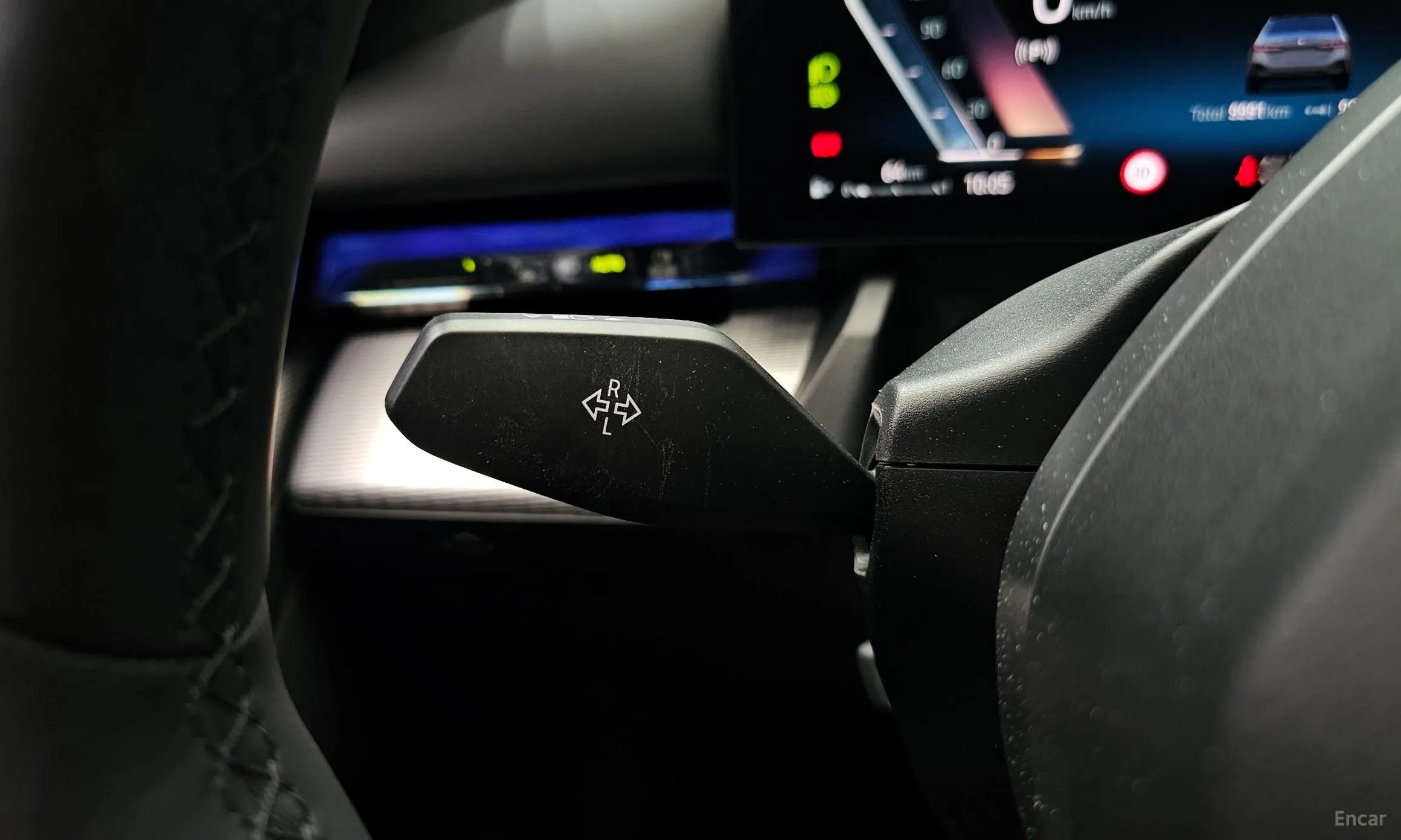 BMW 5 Series (G60) превью 20