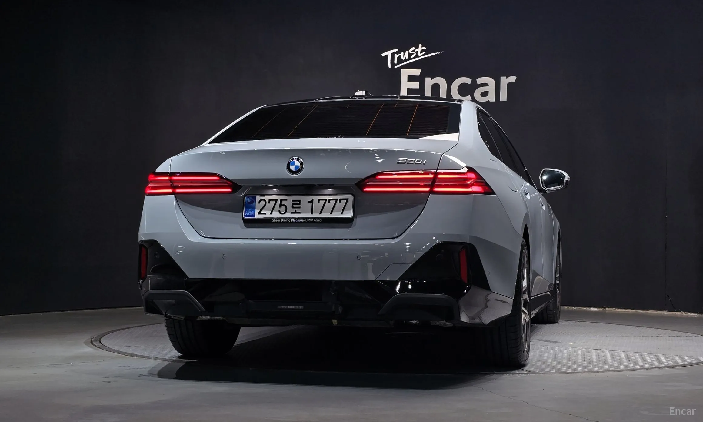 BMW 5 Series (G60) превью 4