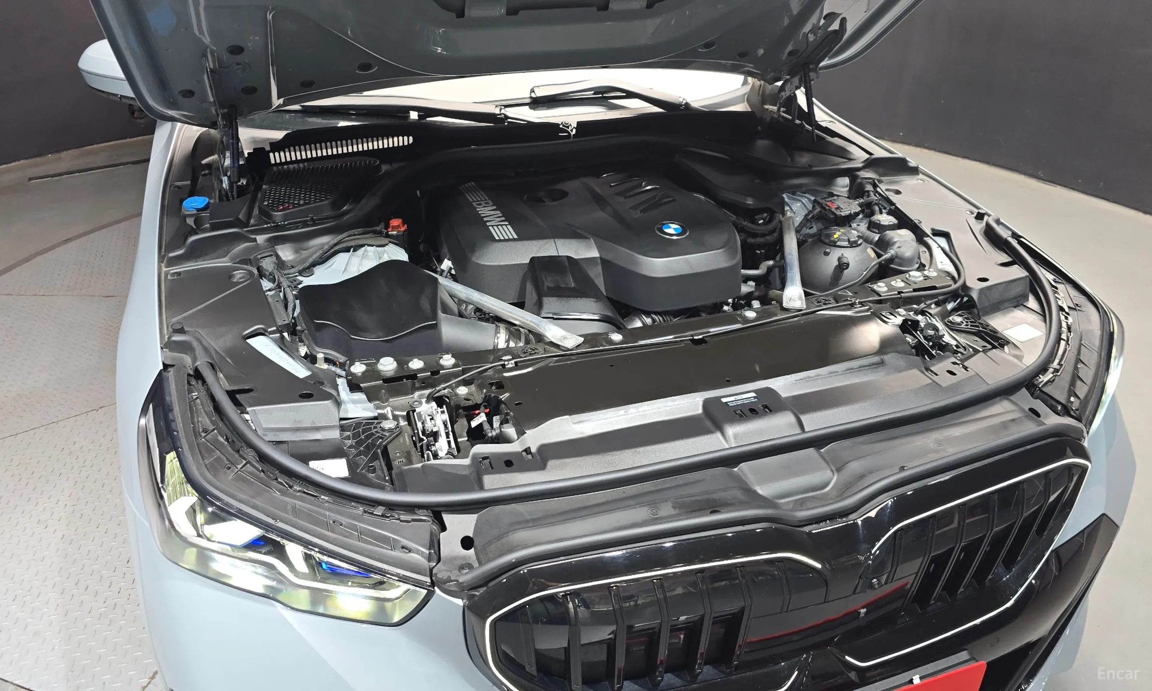 BMW 5 Series (G60) превью 6