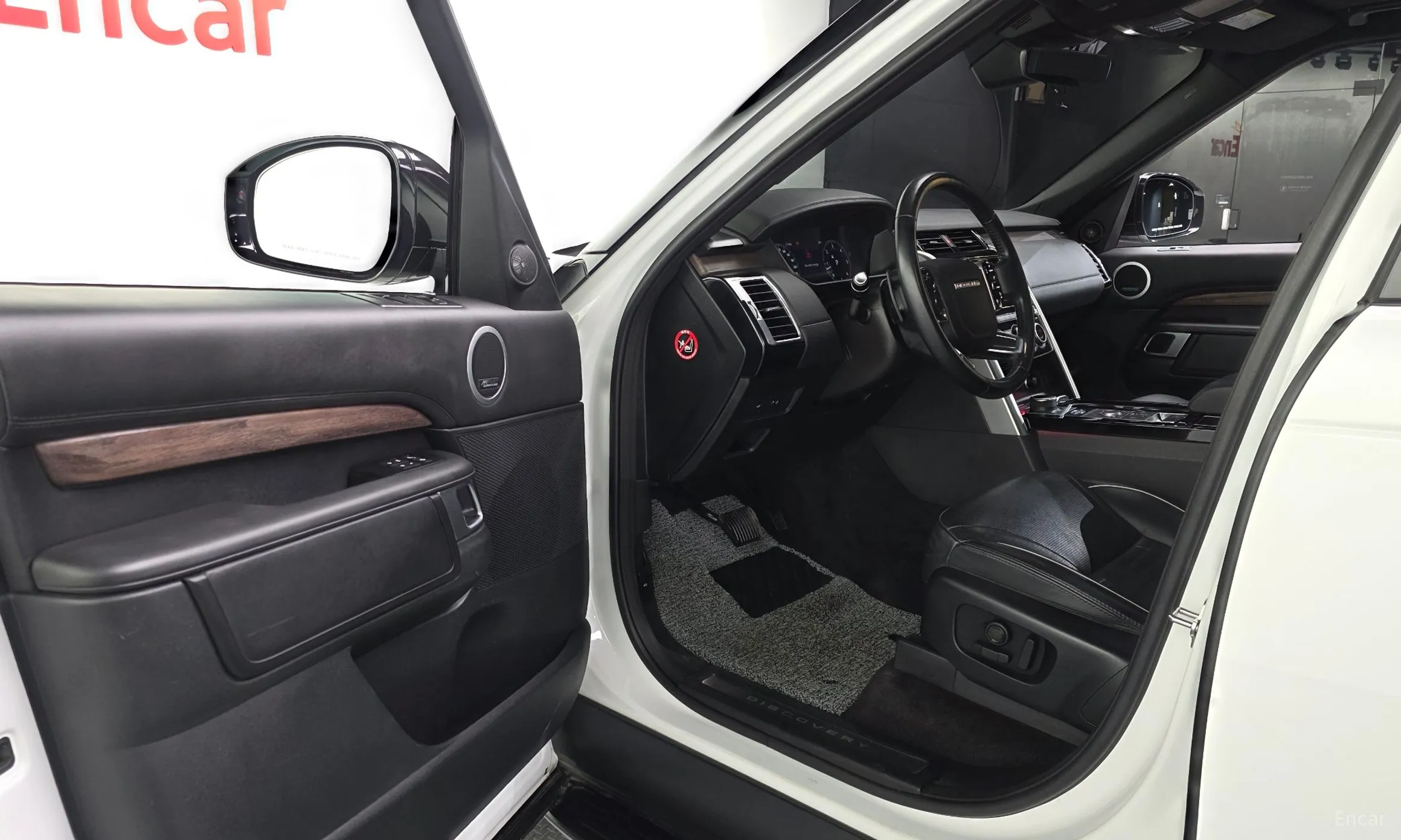 Land Rover Discovery 5 превью 10