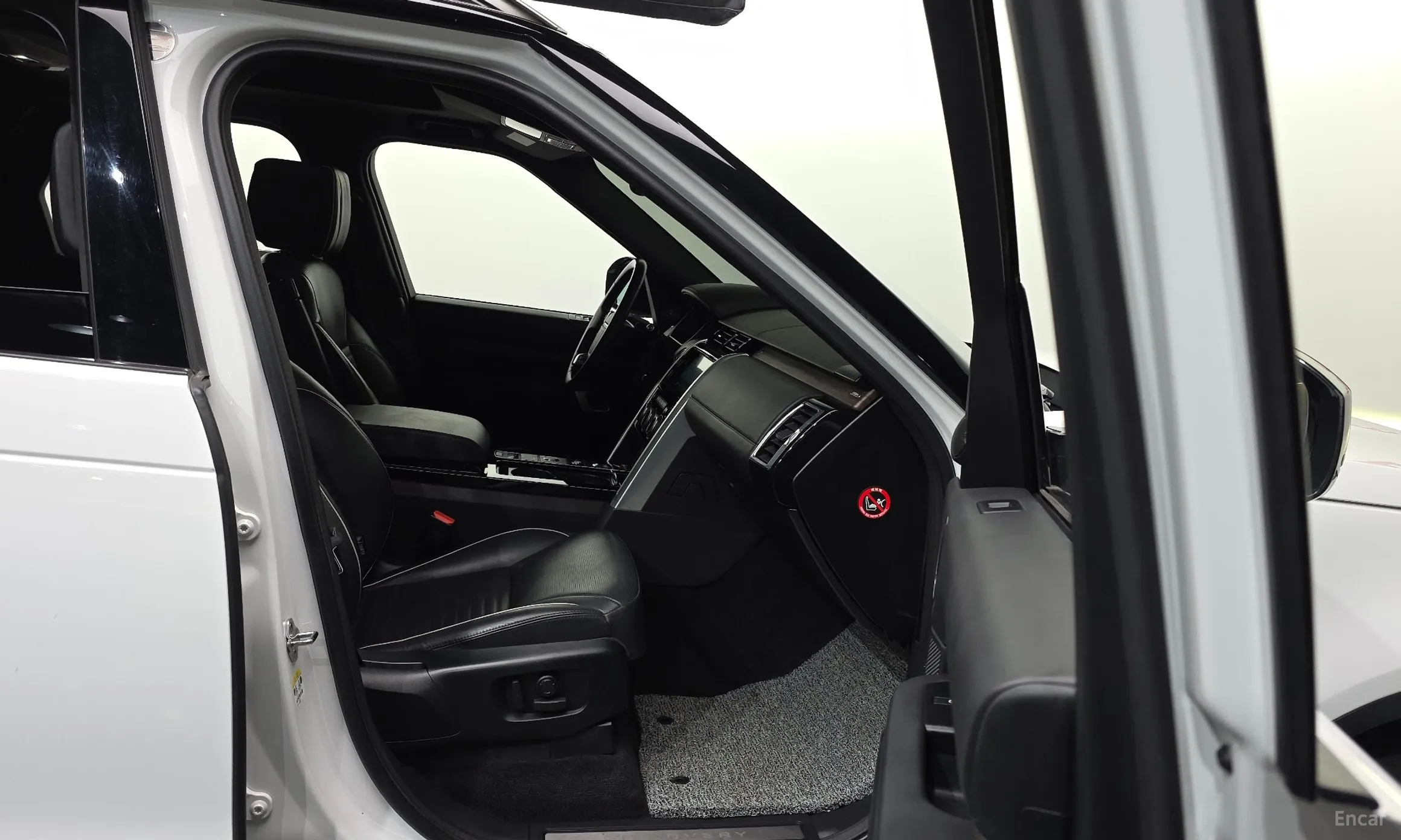 Land Rover Discovery 5 превью 11