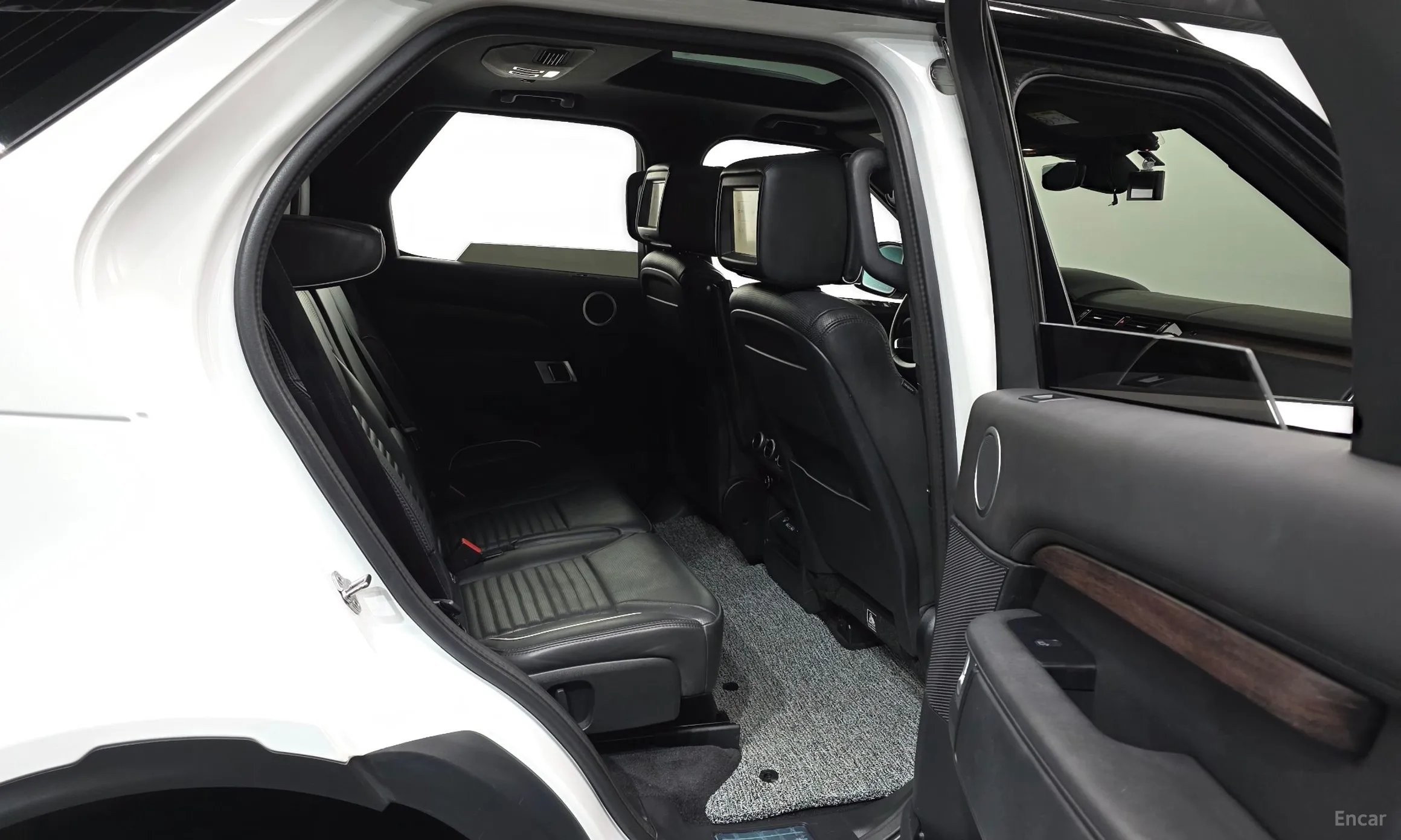 Land Rover Discovery 5 превью 12
