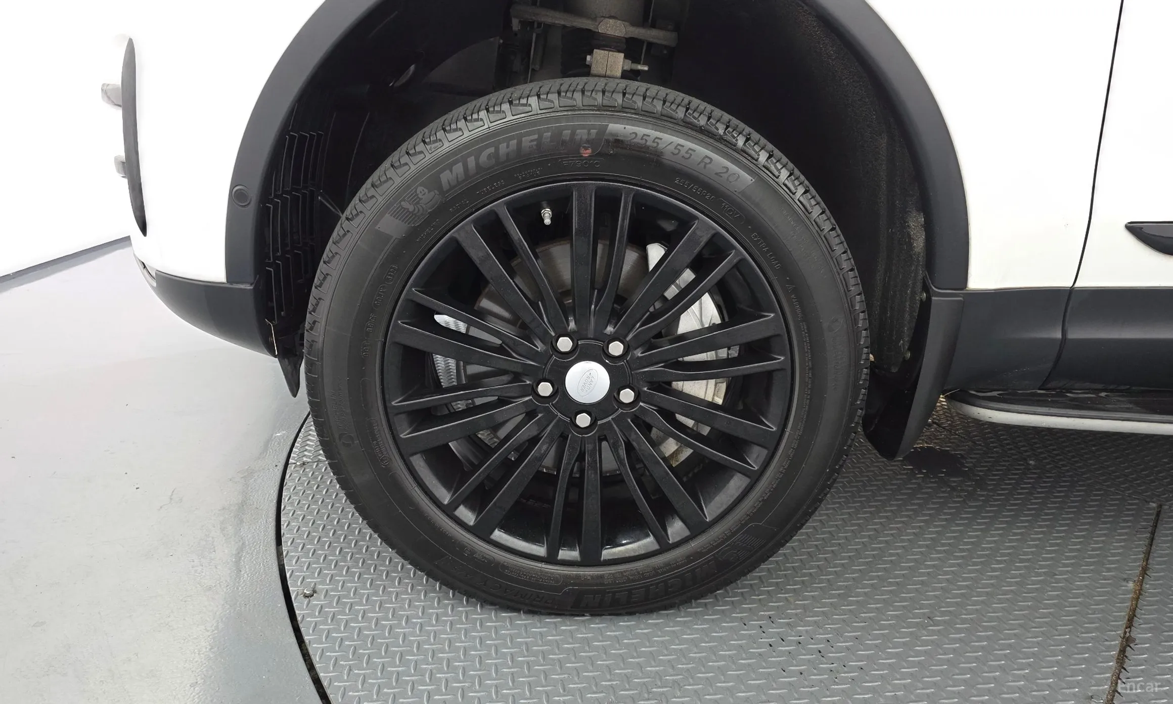Land Rover Discovery 5 превью 5