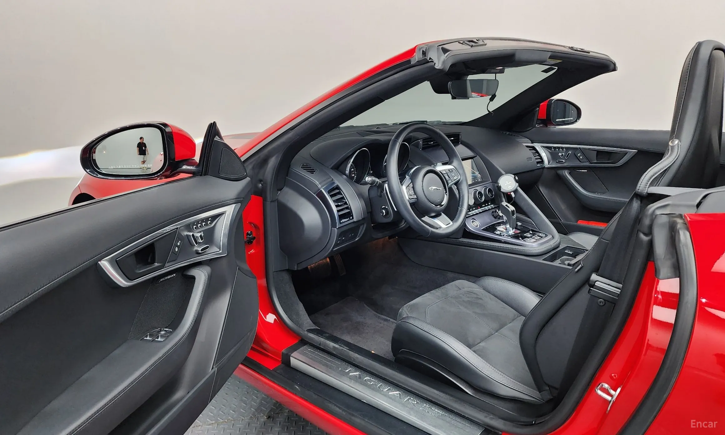 Jaguar F-TYPE превью 10