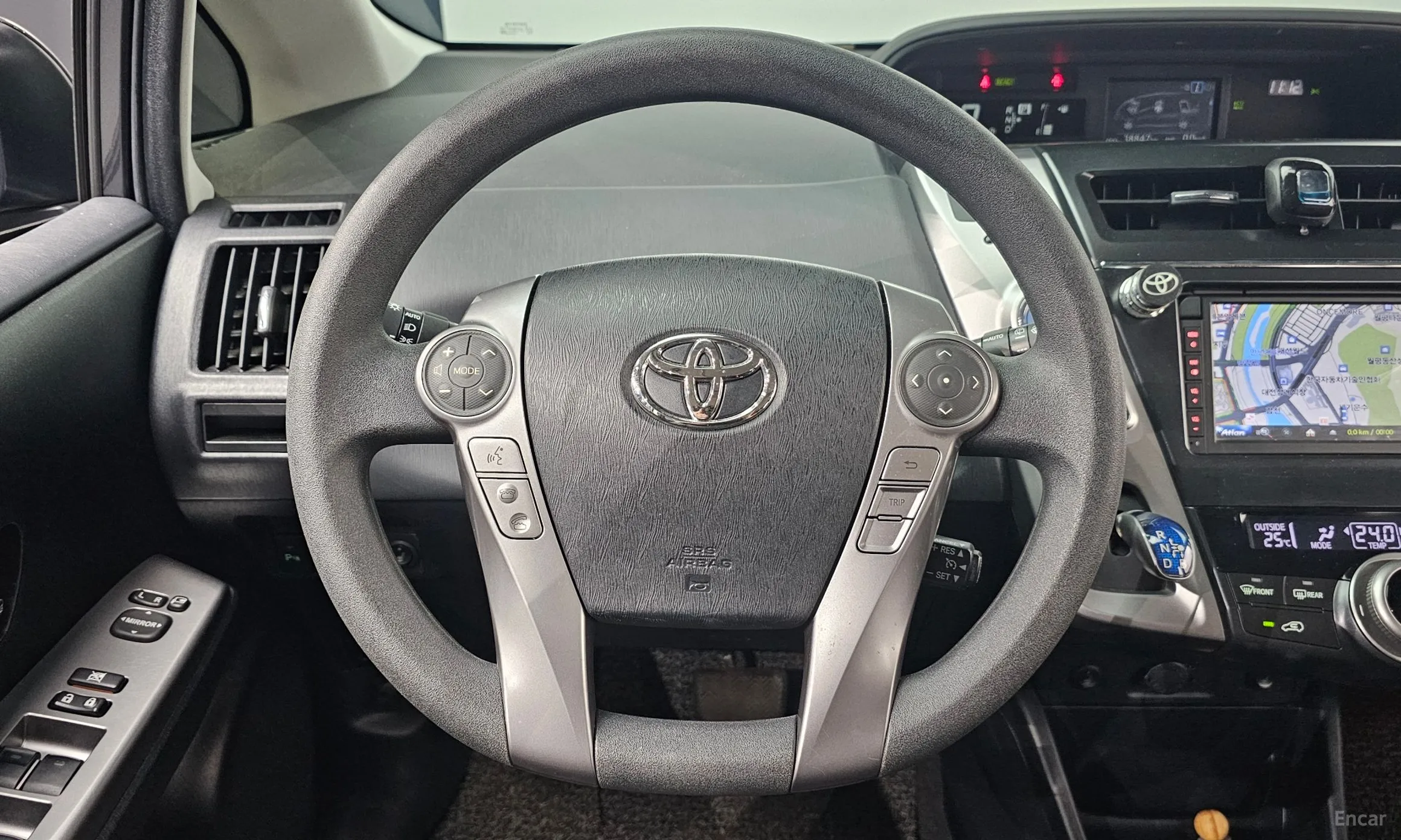 Toyota Prius V превью 15