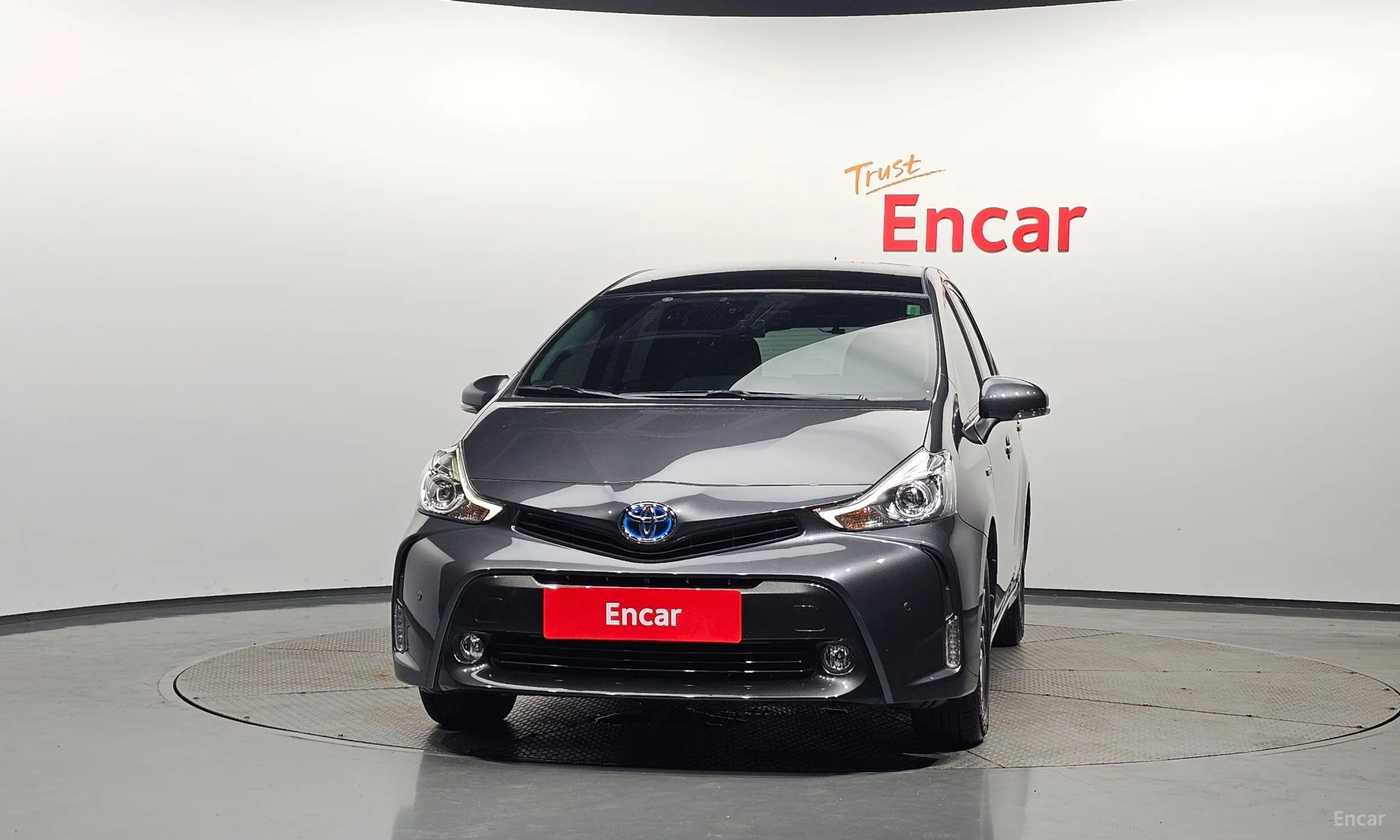 Toyota Prius V превью 3