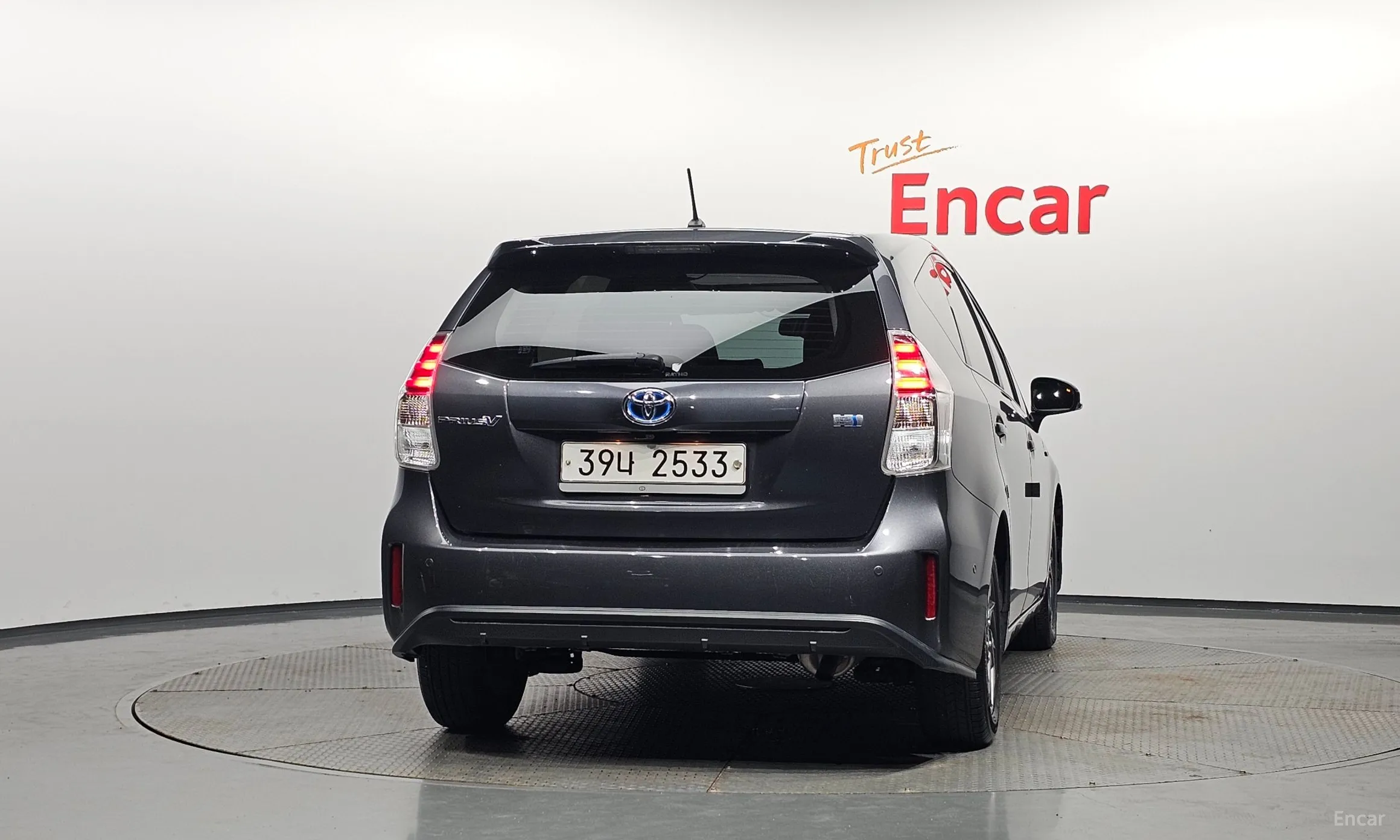 Toyota Prius V превью 4