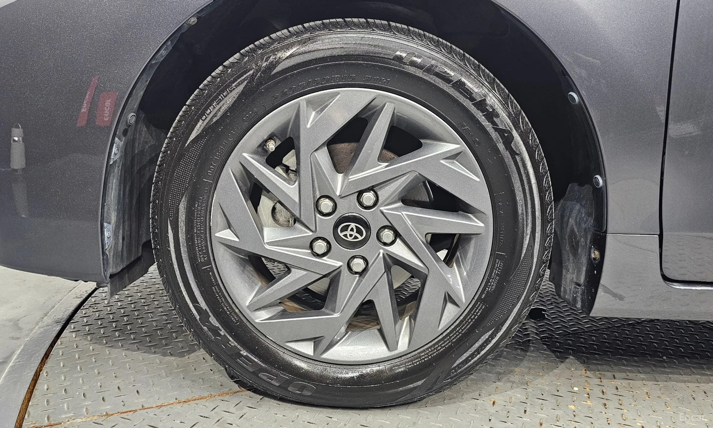 Toyota Prius V превью 5