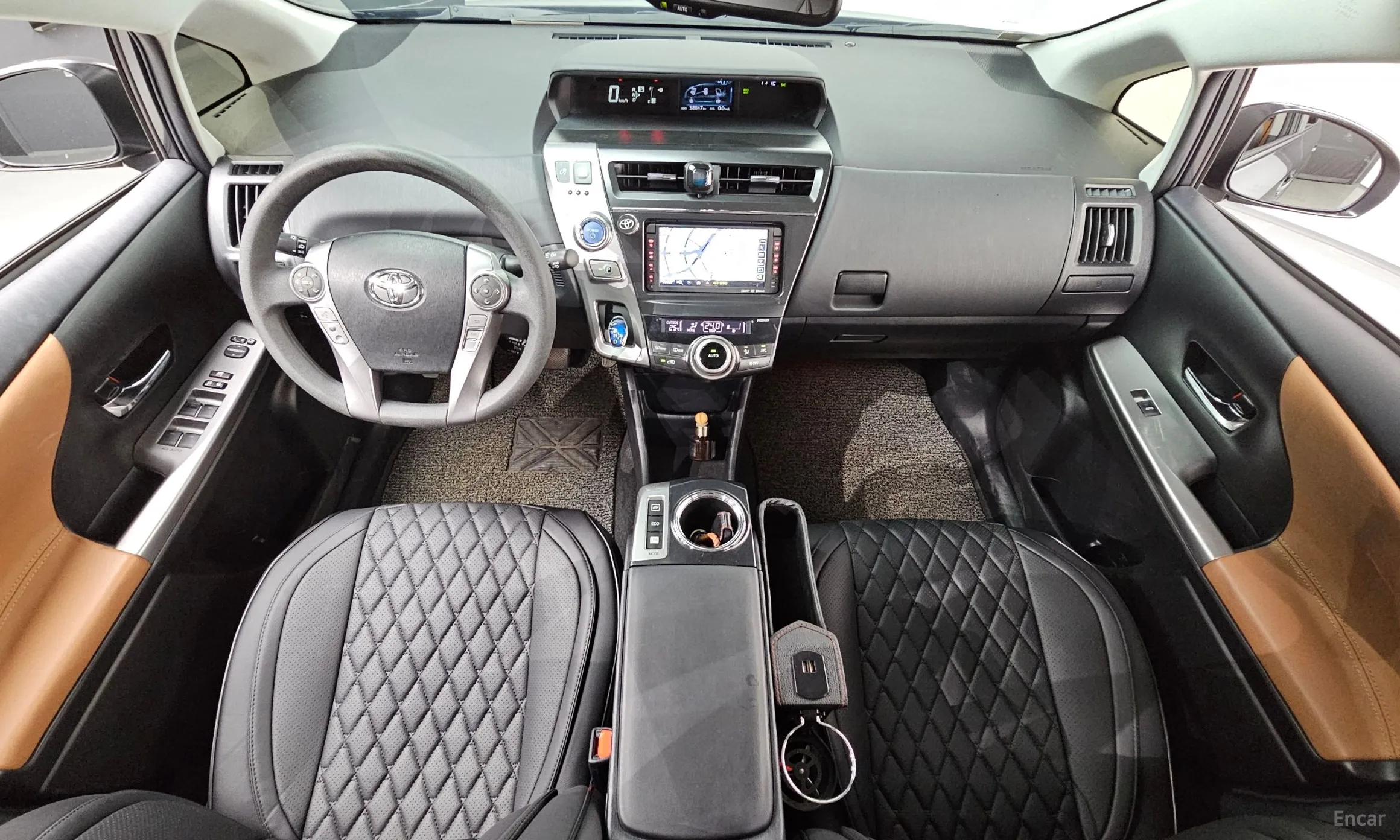 Toyota Prius V превью 7